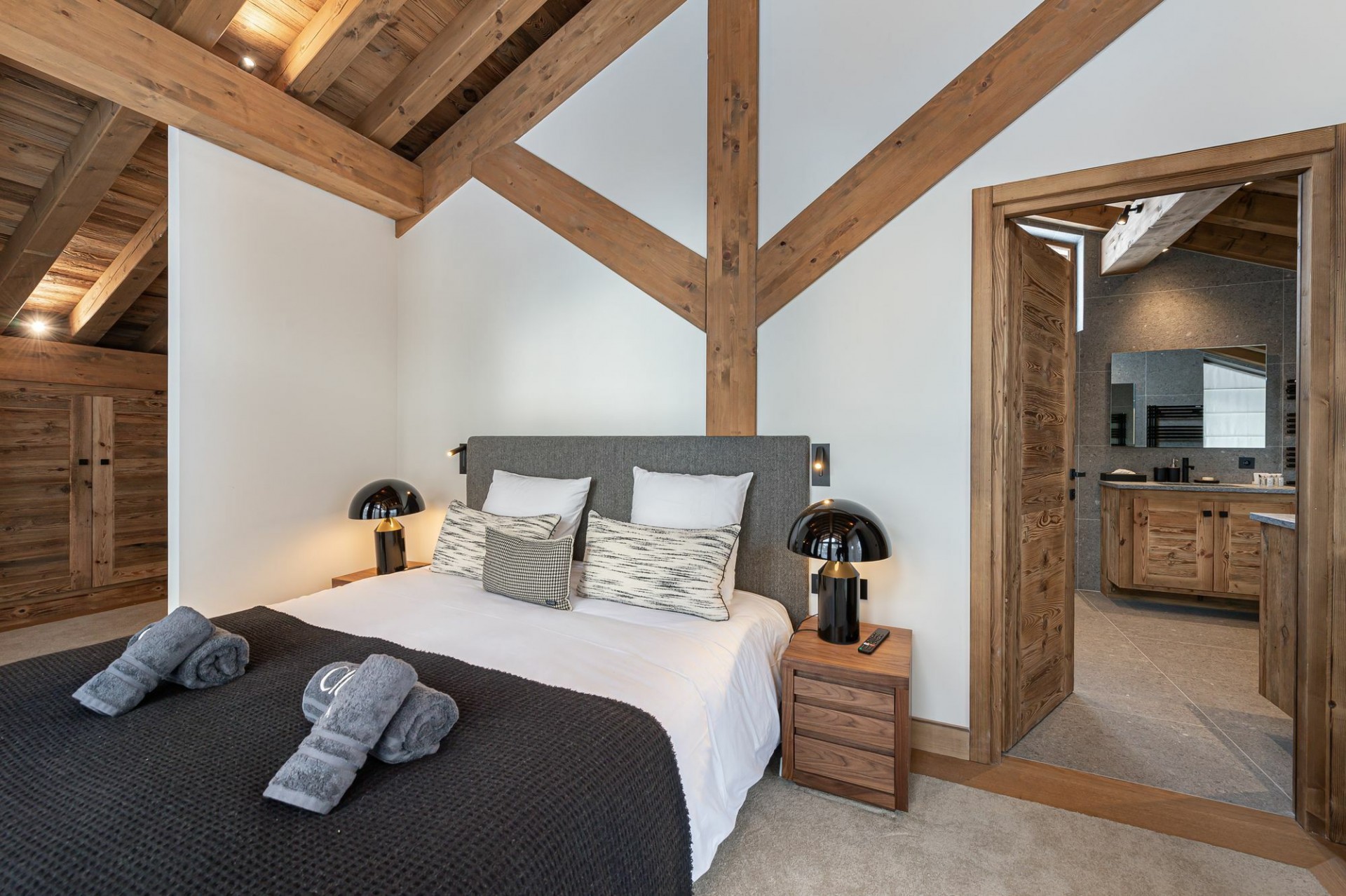 Courchevel Luxury Rental Chalet Nuummite Bedroom 7