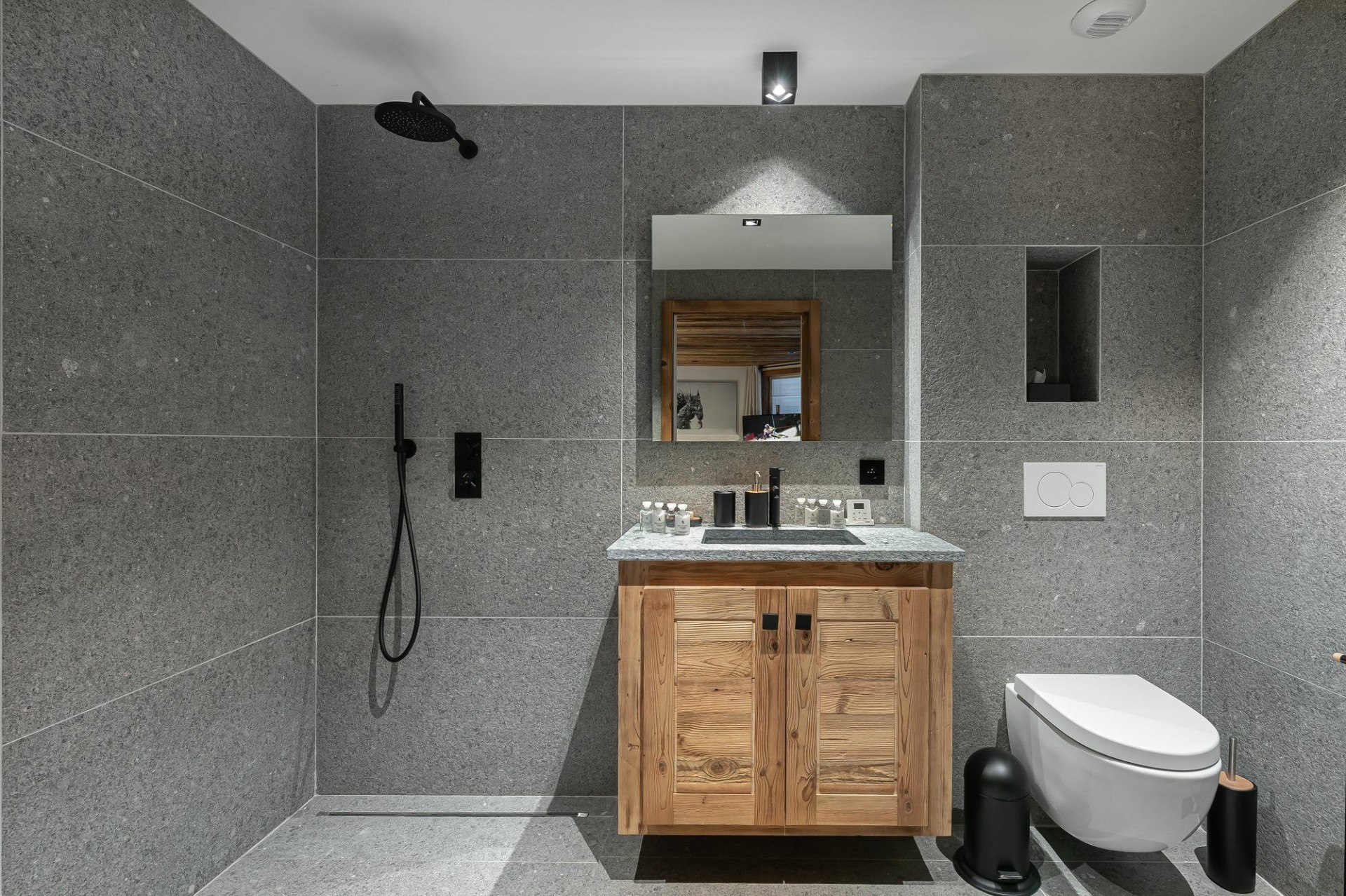 Courchevel Luxury Rental Chalet Nuummite Shower Room