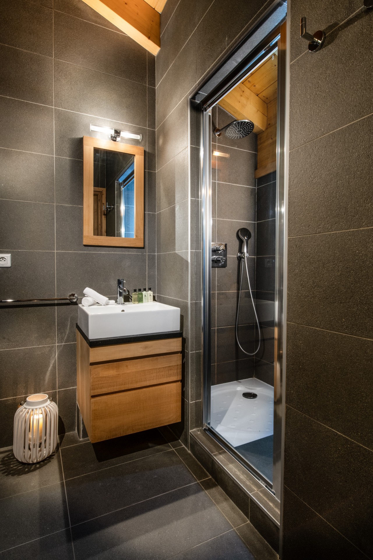 Courchevel 1650 Luxury Rental Appartment Allanite Bathroom 2