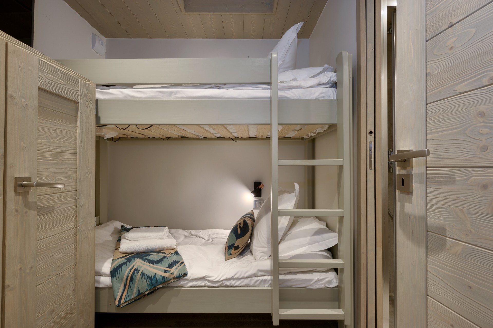 Courchevel 1650 Luxury Rental Appartment Altanto Bedroom 2