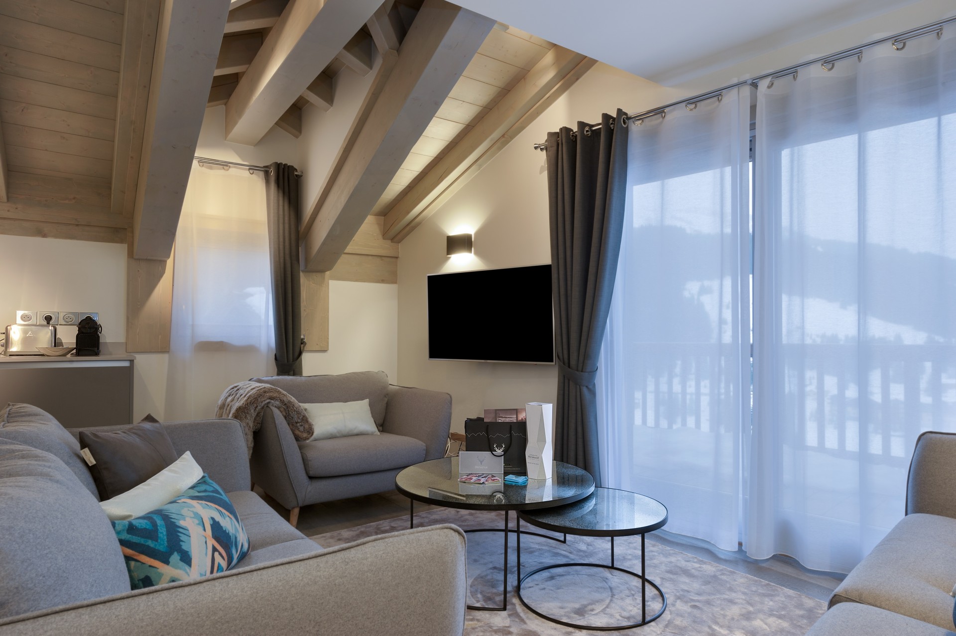Courchevel 1650 Luxury Rental Appartment Altanto Living Room 3