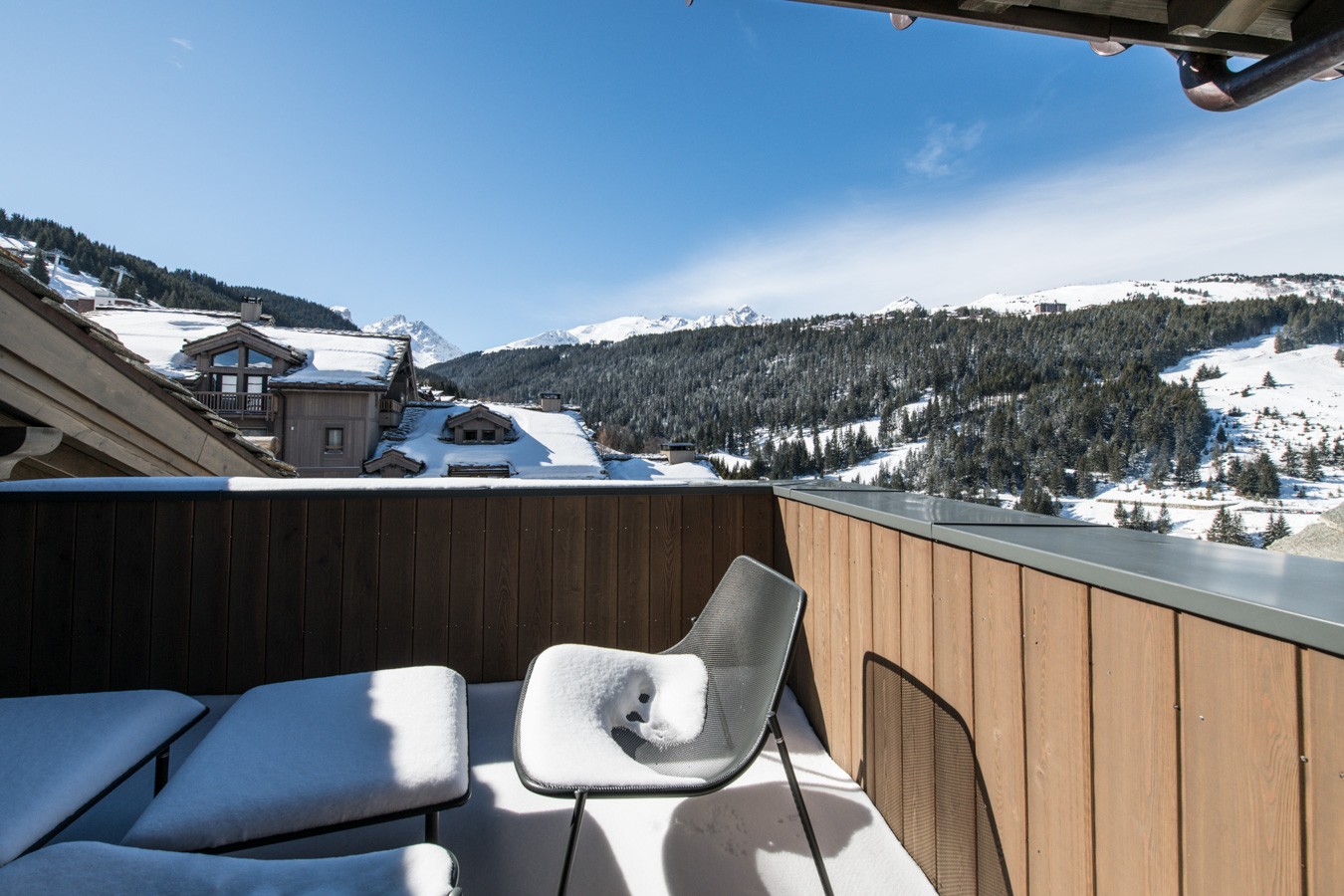 Courchevel 1650 Luxury Rental Appartment Alti Balcony