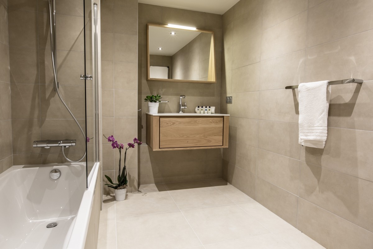 Courchevel 1650 Luxury Rental Appartment Alti Bathroom