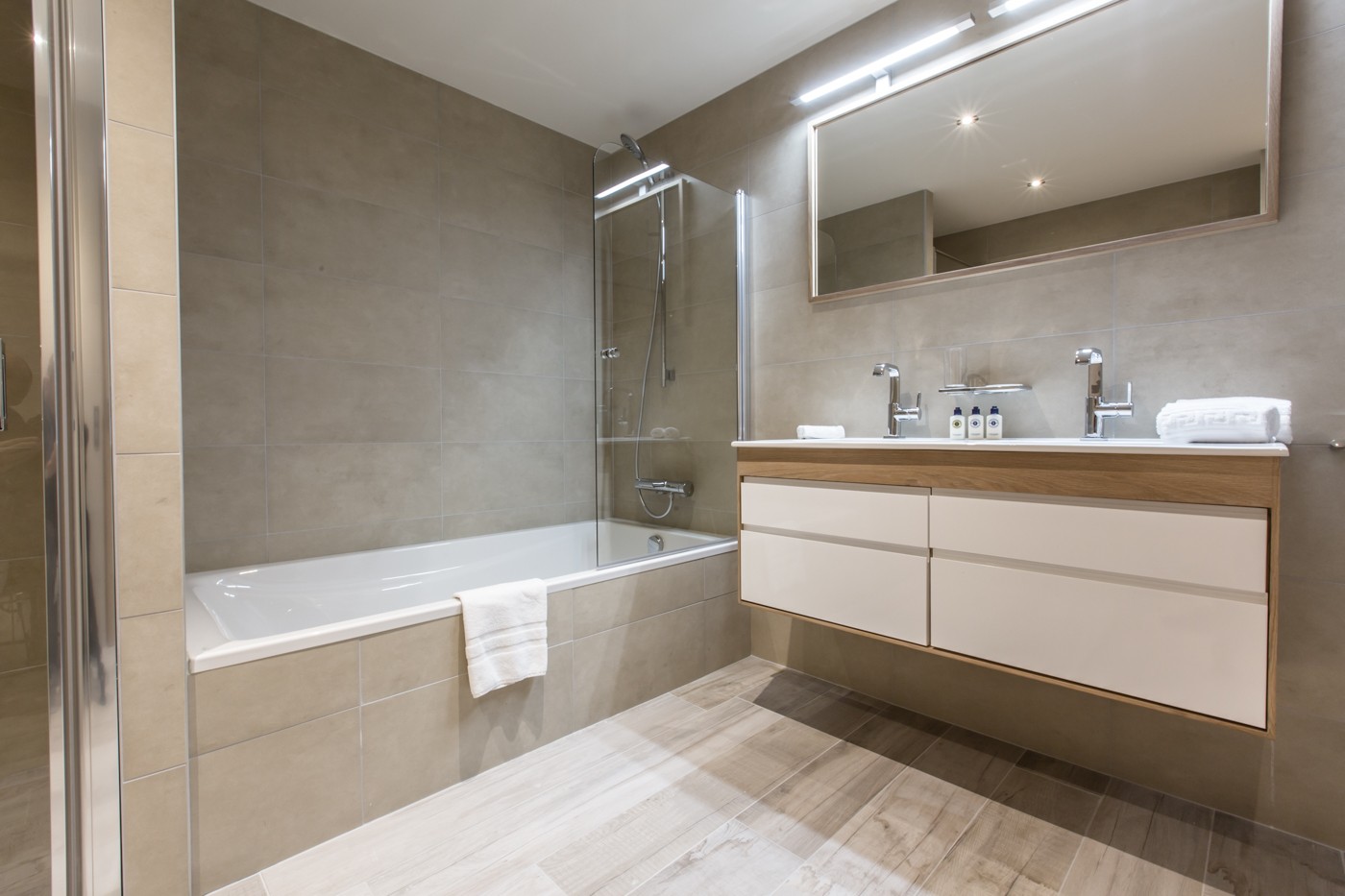 Courchevel 1650 Luxury Rental Appartment Altu Bathroom 2