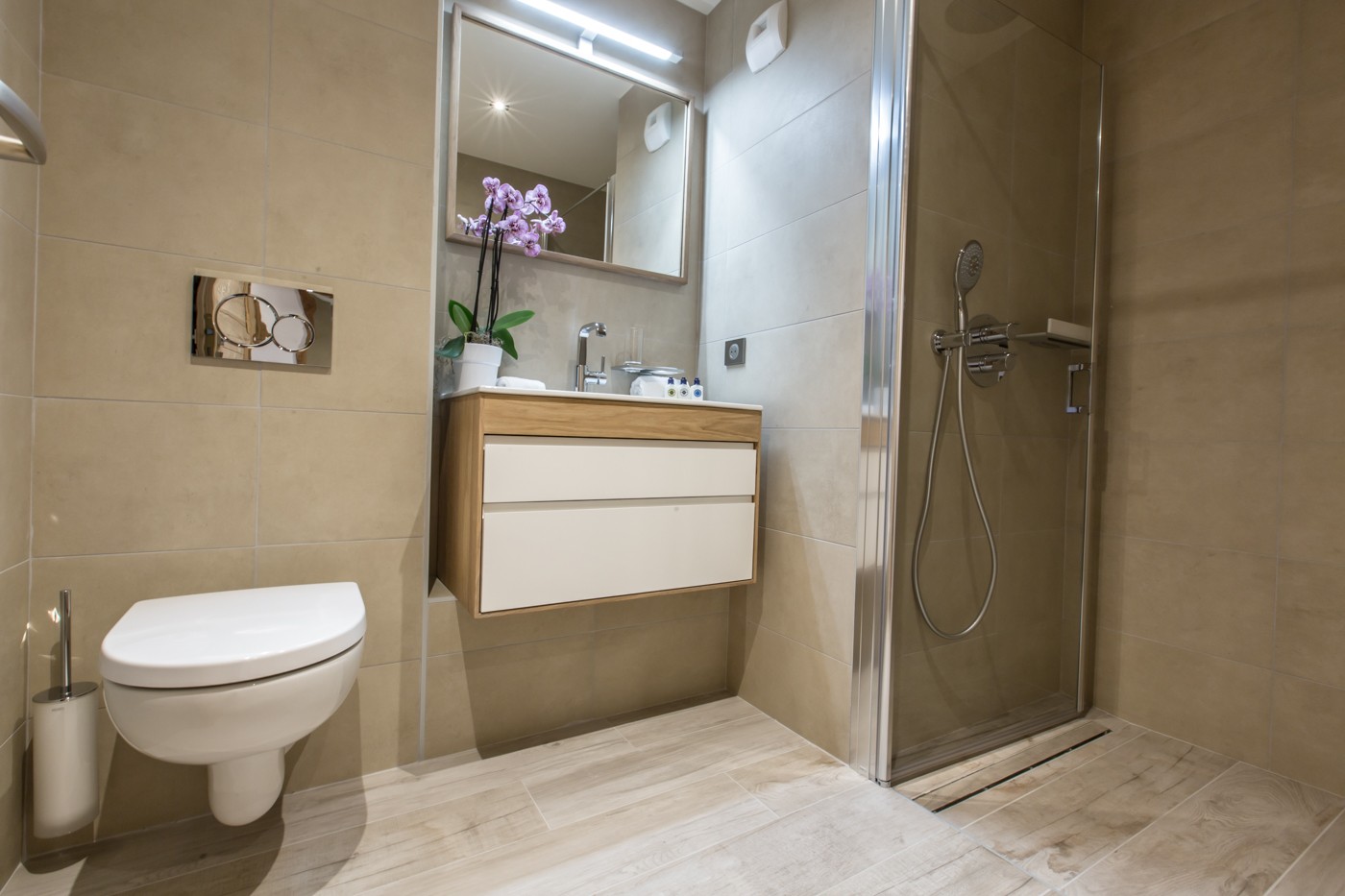 Courchevel 1650 Luxury Rental Appartment Altu Bathroom