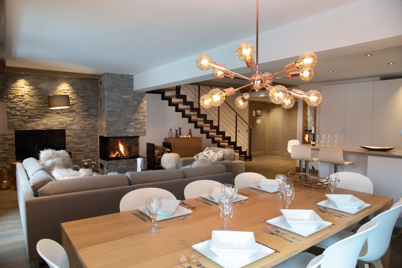 Courchevel 1650 Luxury Rental Appartment Aluminite Dining Room