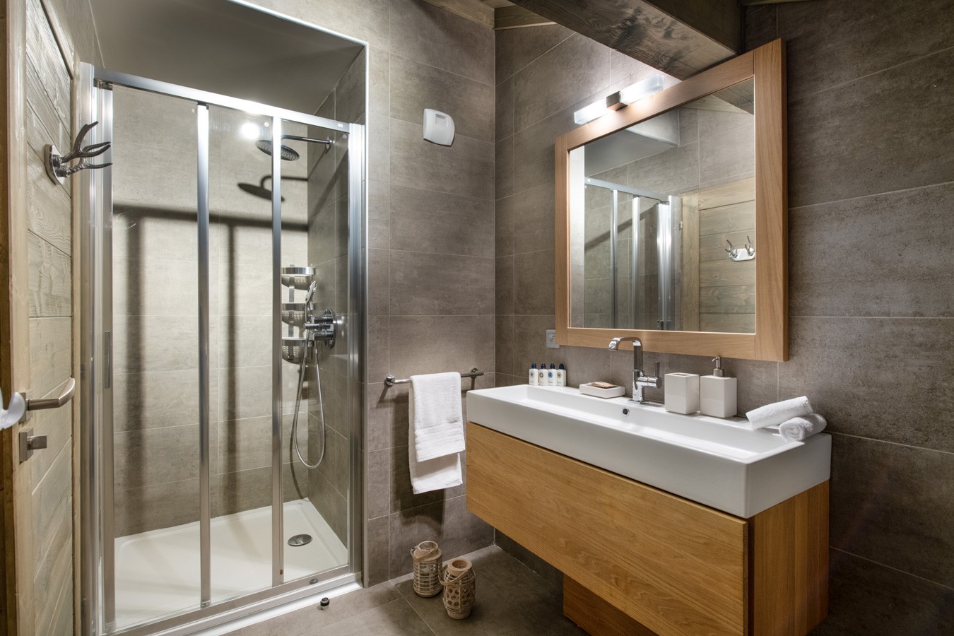 Courchevel 1650 Luxury Rental Appartment Aluminite Bathroom 4
