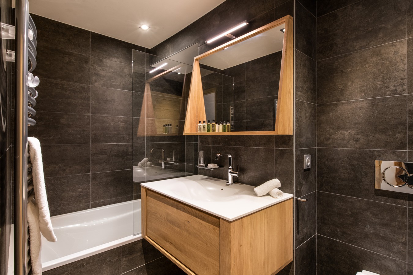 Courchevel 1650 Luxury Rental Appartment Amethyste Bathroom