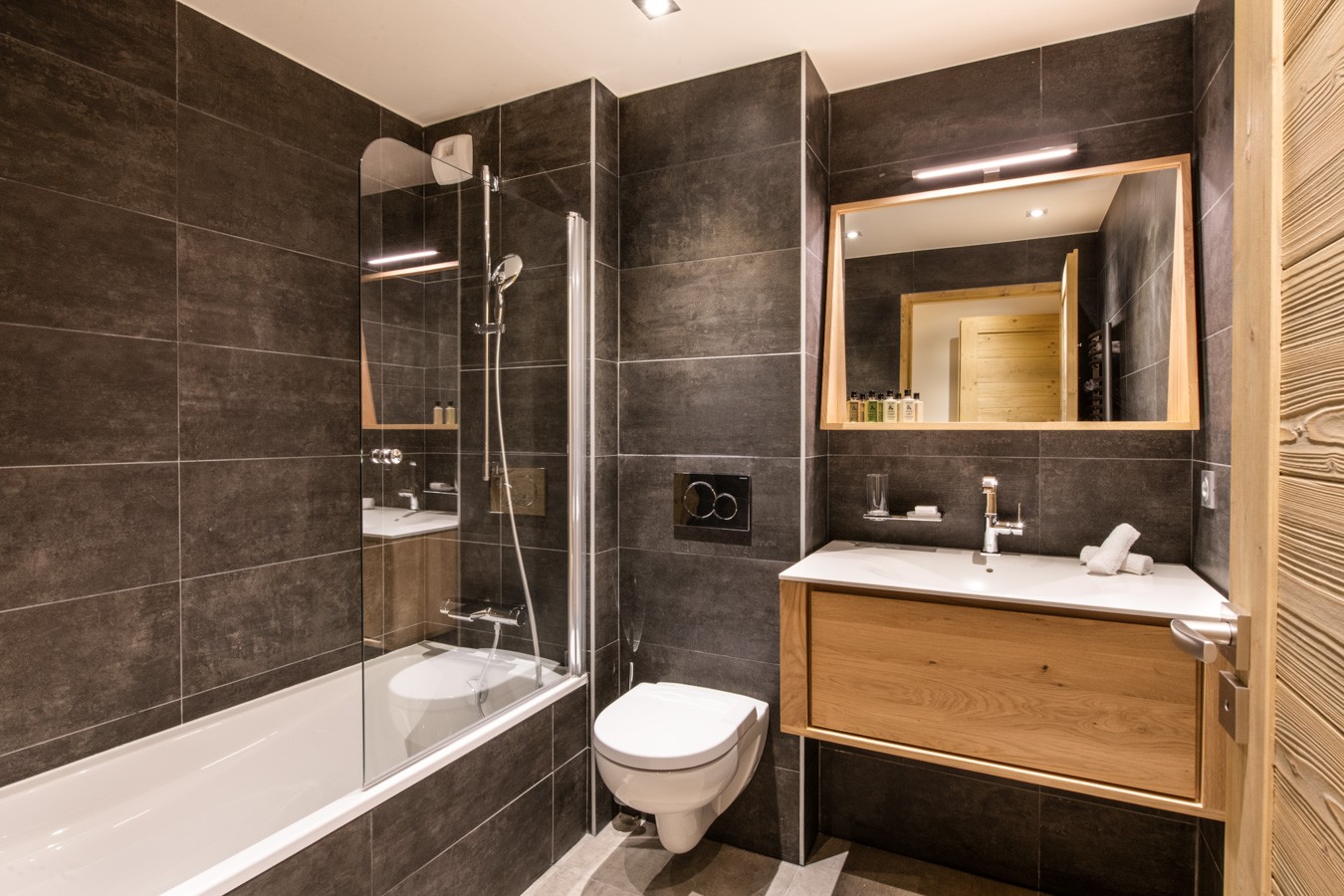Courchevel 1650 Luxury Rental Appartment Amethyste Bathroom 3