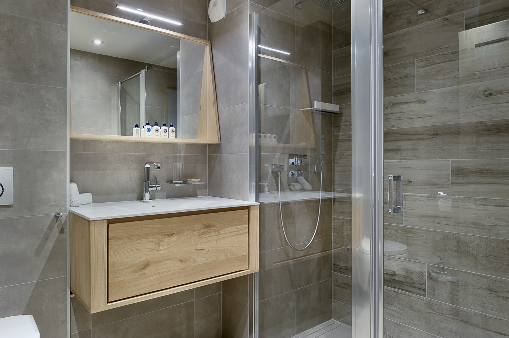 Courchevel 1650 Luxury Rental Appartment Apatite Bathroom 2