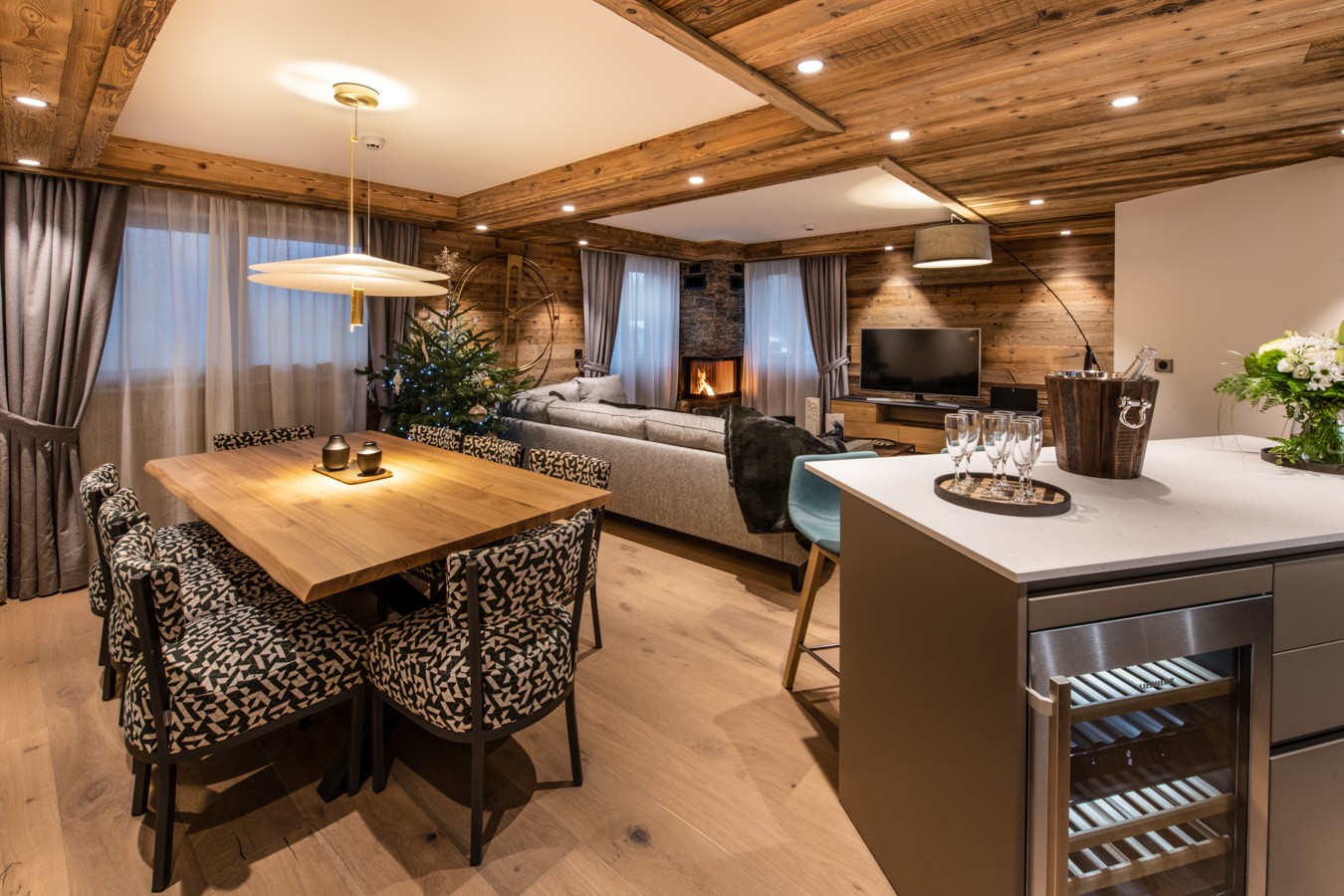 Courchevel 1650 Luxury Rental Appartment Aurilite Dining Room
