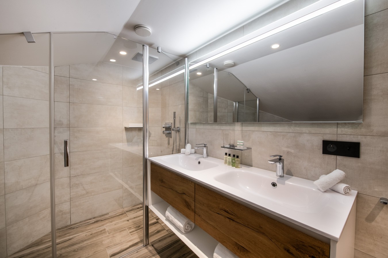 Courchevel 1650 Luxury Rental Appartment Aurulite Bathroom