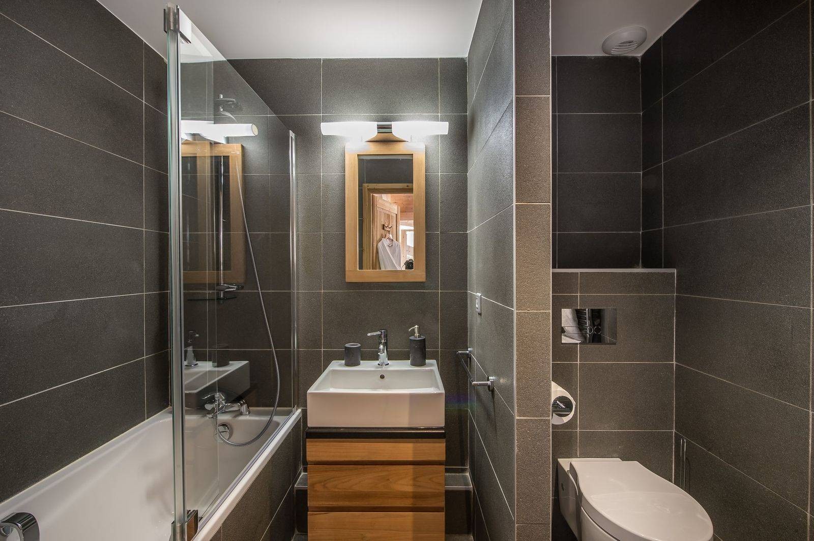 Courchevel 1650 Luxury Rental Appartment Temagamite Bathroom