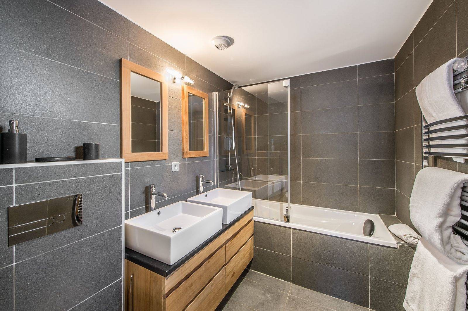 Courchevel 1650 Luxury Rental Appartment Temagamite Bathroom 2