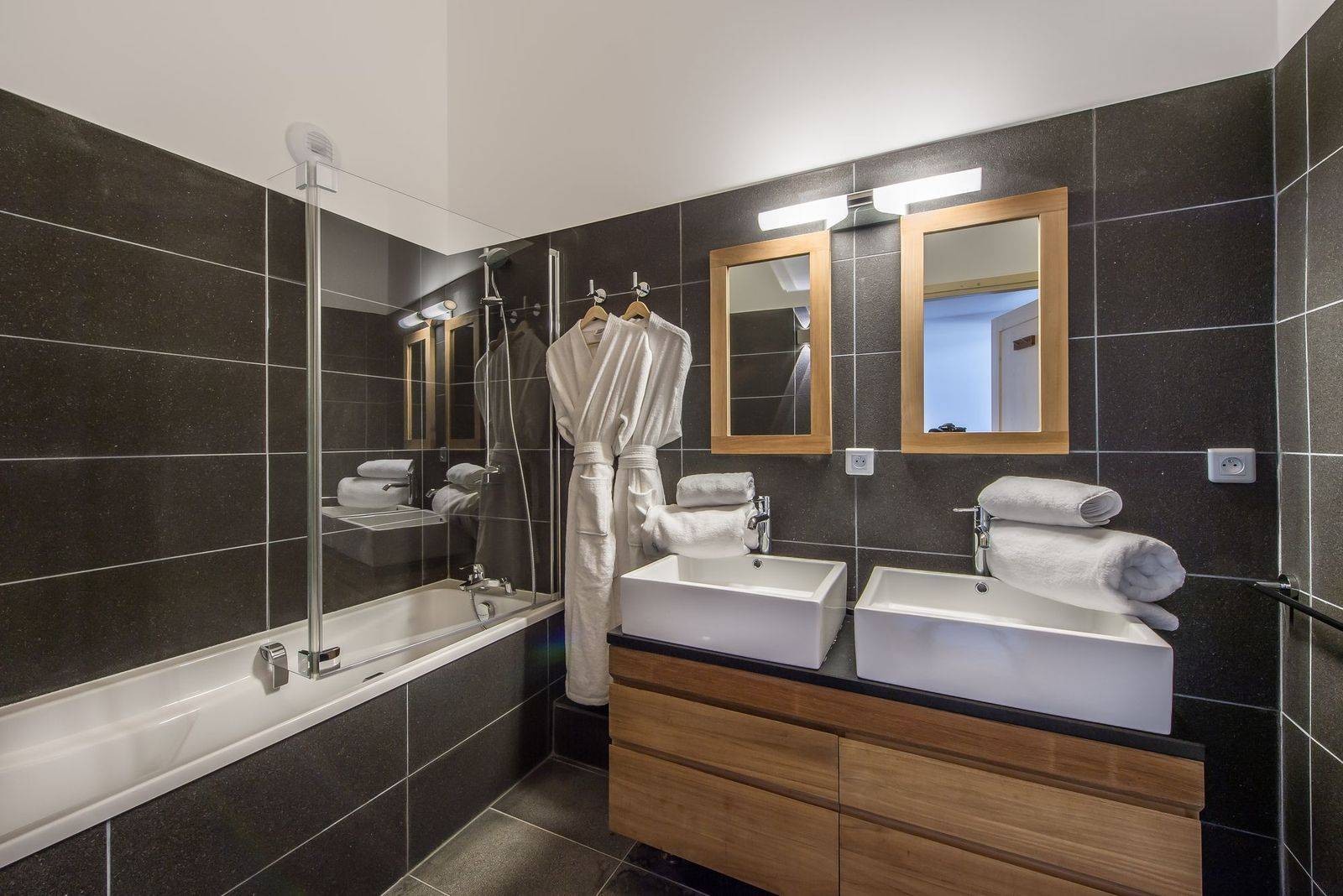 Courchevel 1650 Luxury Rental Appartment Tengerite Bathroom 3
