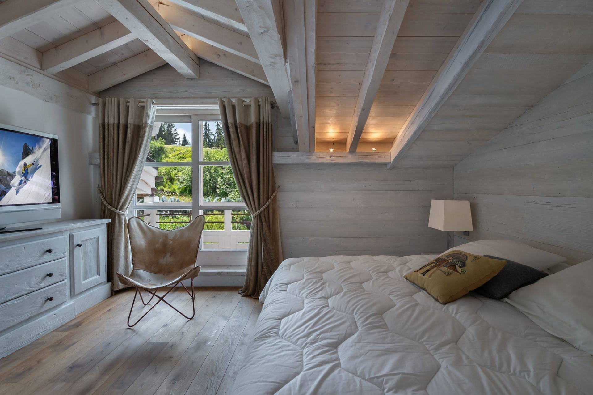 Courchevel 1850 Luxury Rental Appartment Bapilite Bedroom 4