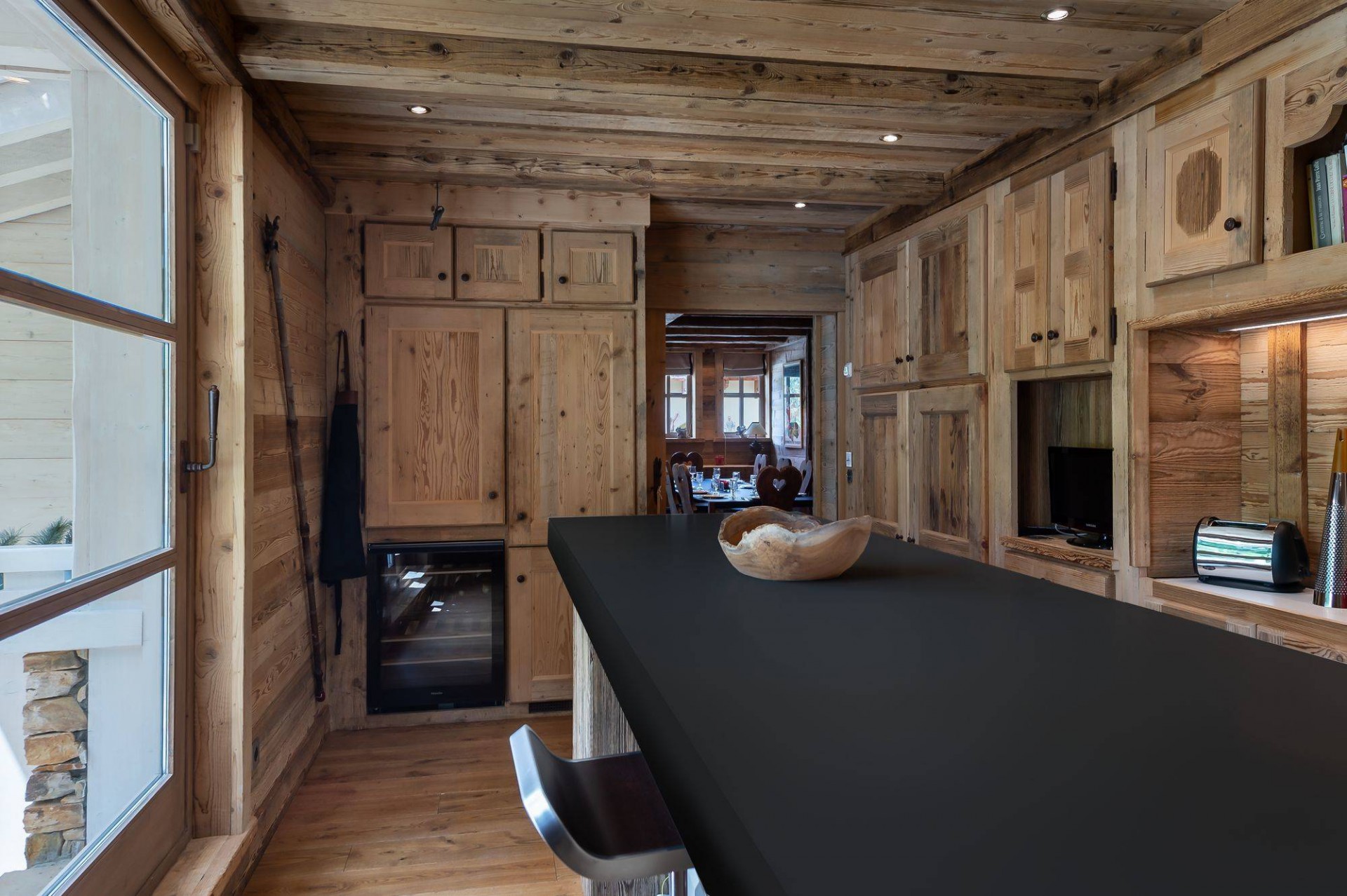 Courchevel 1850 Luxury Rental Appartment Bapilite Kitchen 2