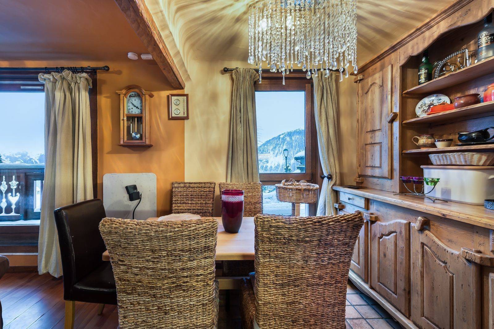 Courchevel 1850 Luxury Rental Appartment Calomel Dining Room