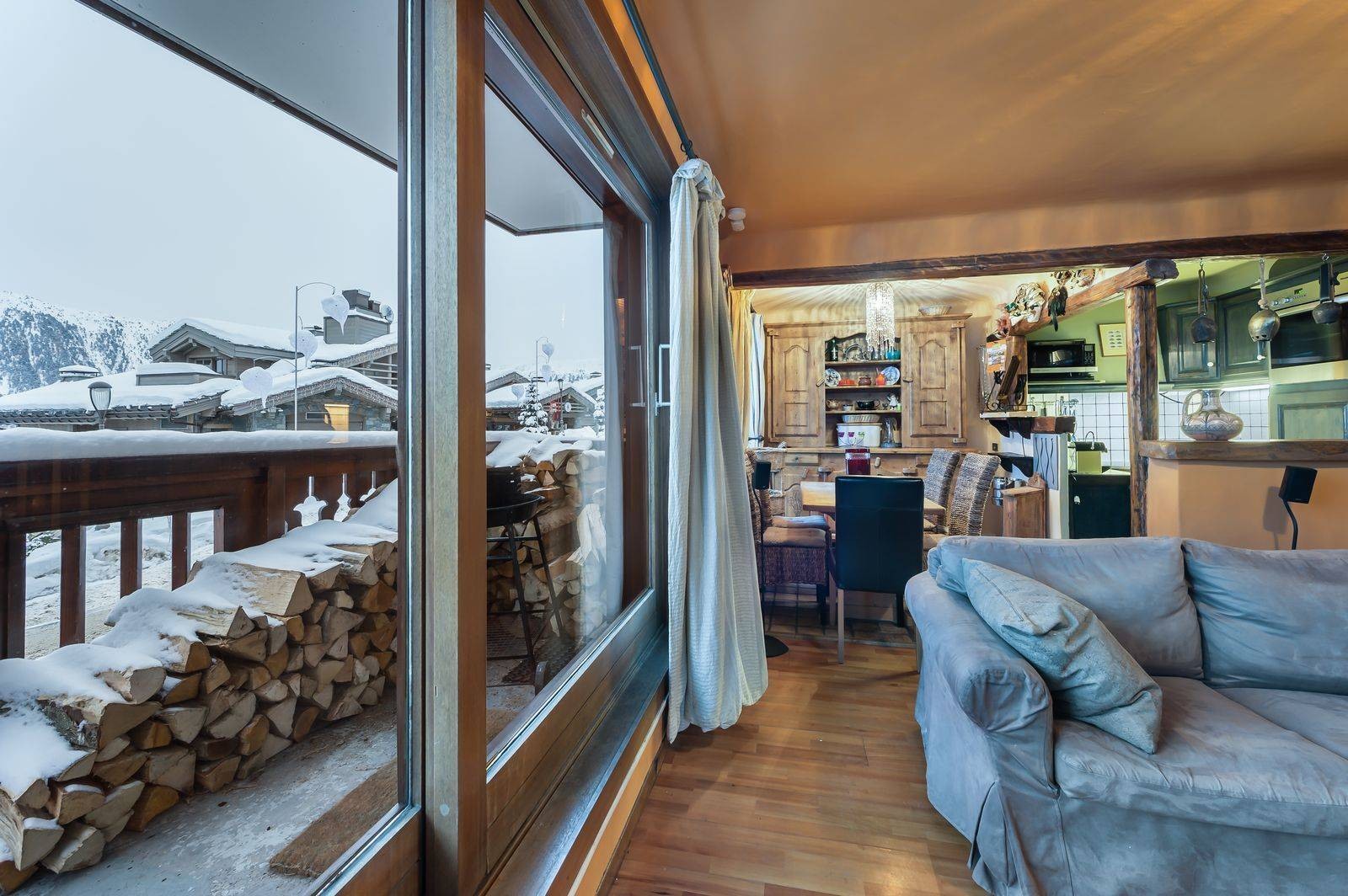 Courchevel 1850 Luxury Rental Appartment Calomel Living Room