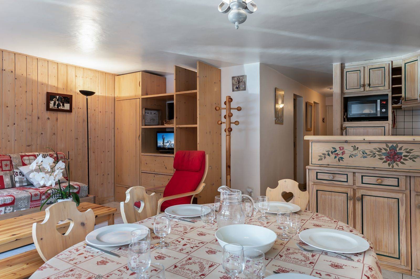 Courchevel 1850 Luxury Rental Appartment Cetonite Dining Room