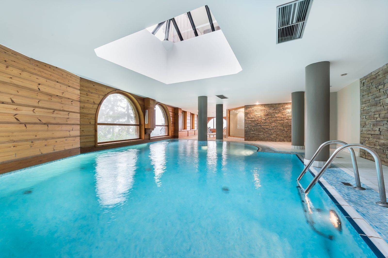 Courchevel 1850 Luxury Rental Appartment Mereli Pool