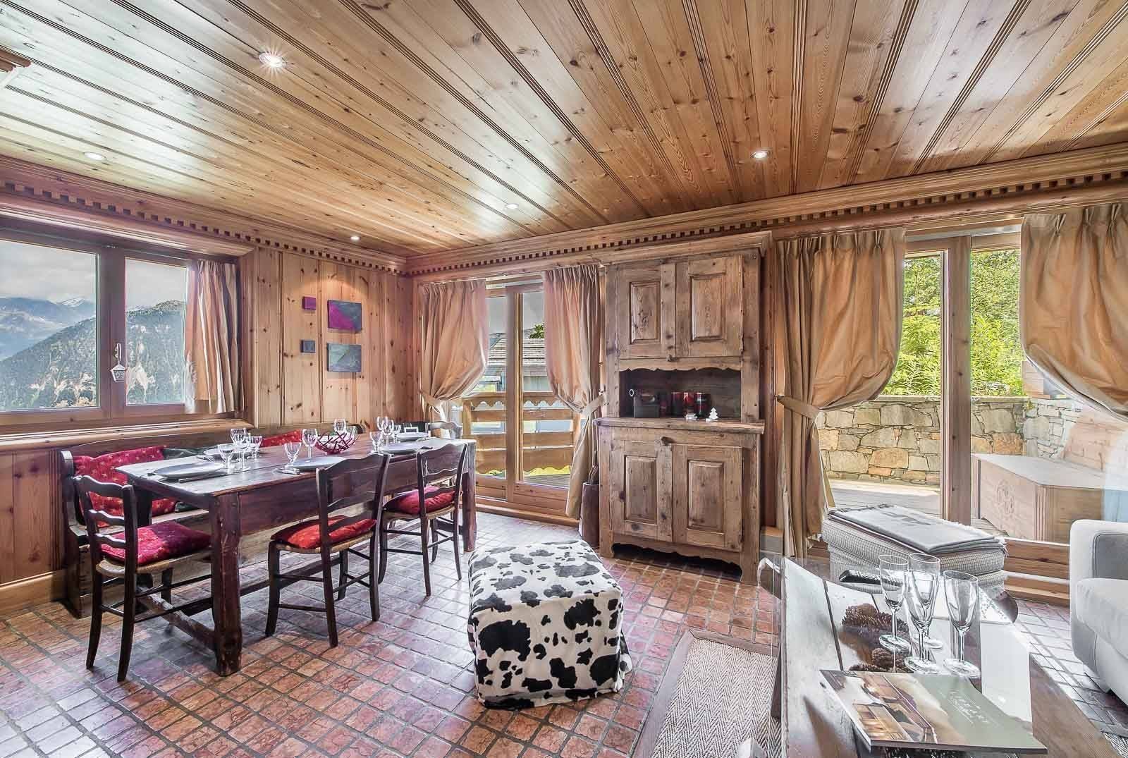 Courchevel 1850 Luxury Rental Appartment Mereli Dining Room
