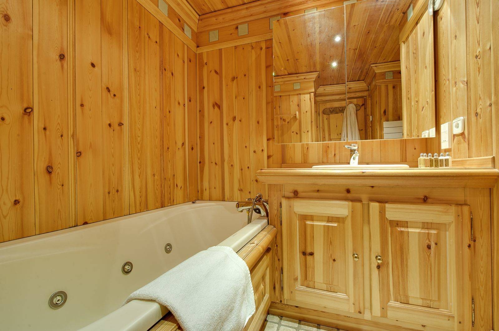 Courchevel 1850 Luxury Rental Appartment Mereli Bathroom