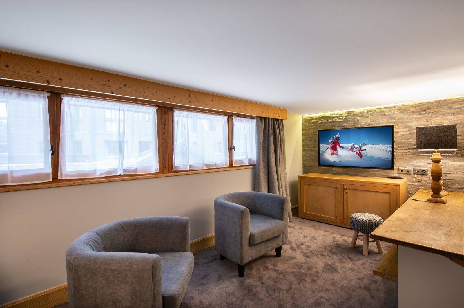 Courchevel 1850 Luxury Rental Appartment Vizrine Living Room 2