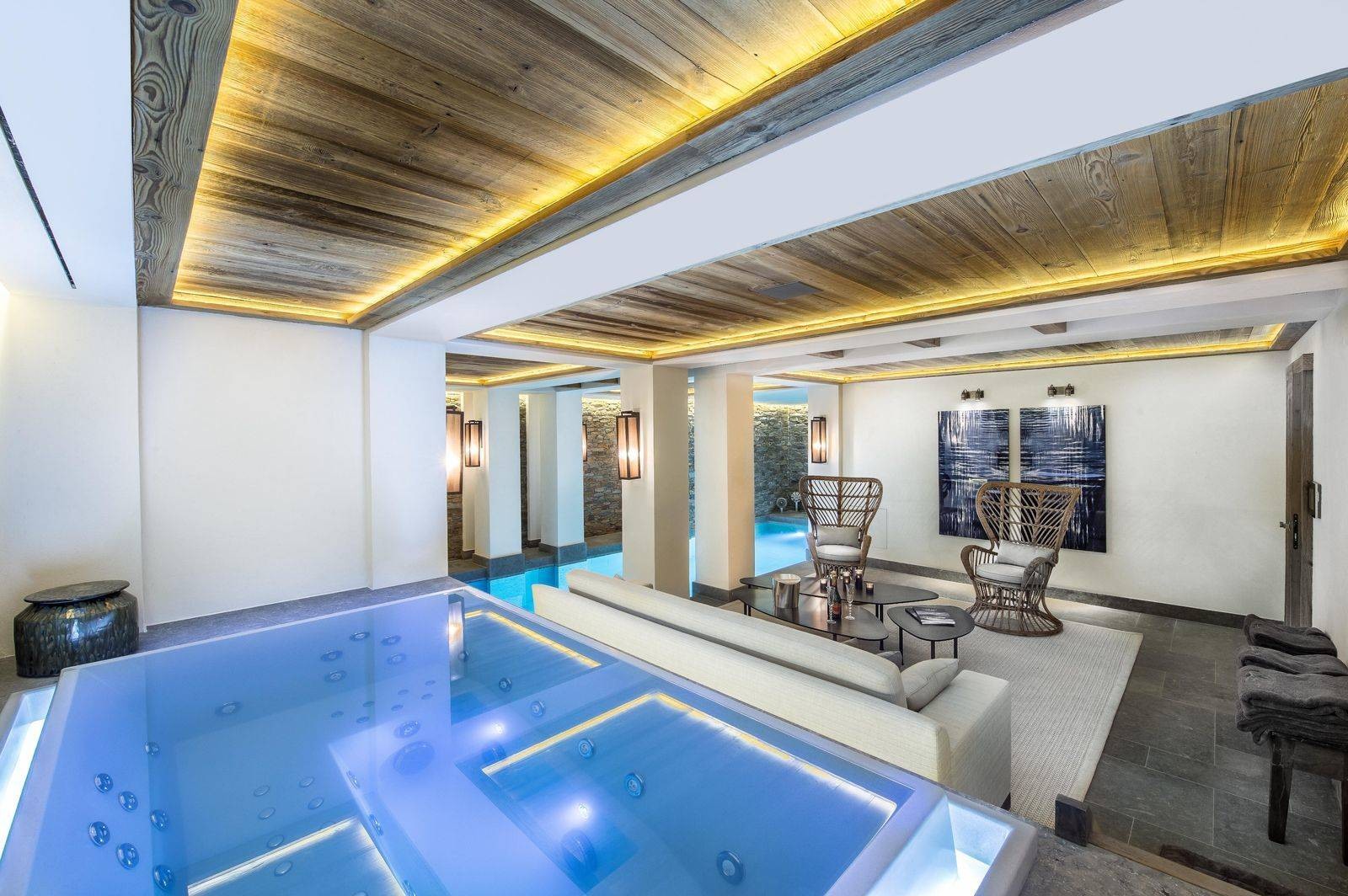 Courchevel 1850 Location Chalet Luxe Chudobaïte Indoor Jacuzzi