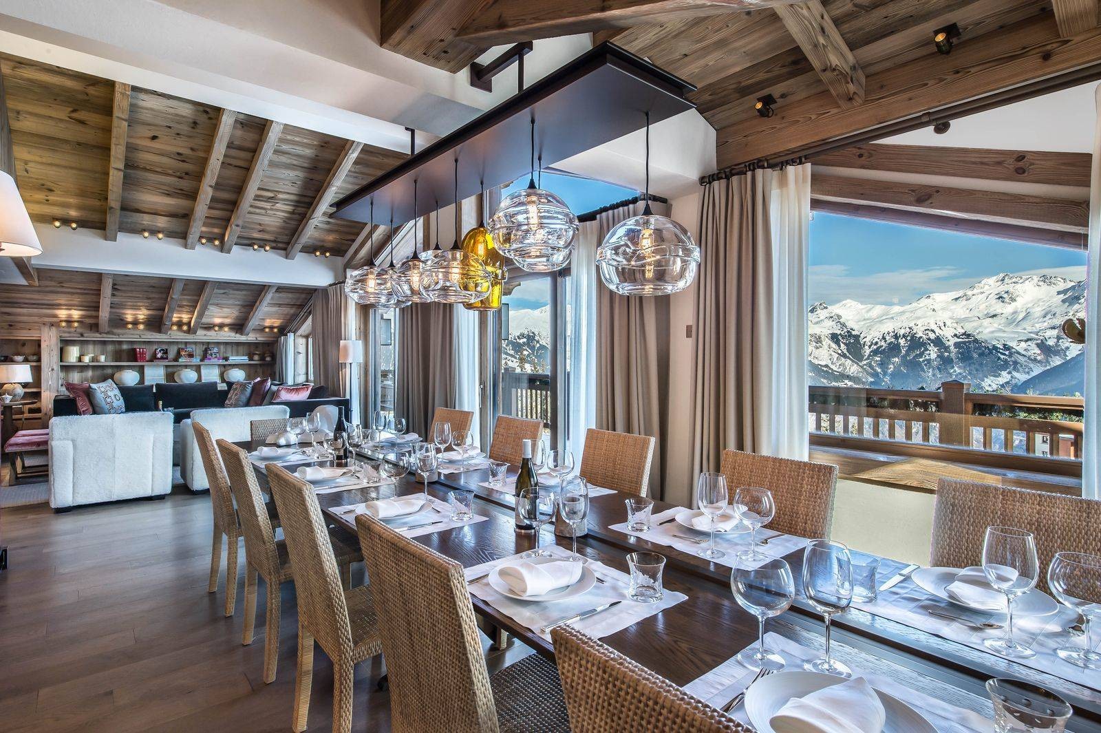 Courchevel 1850 Location Chalet Luxe Chudobaïte Salle A Manger 2