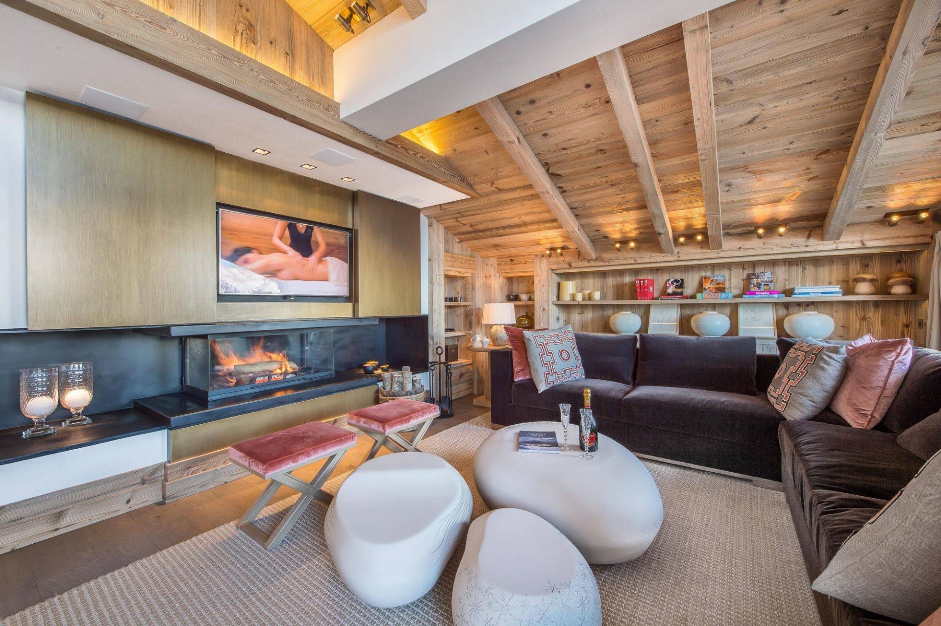 Courchevel 1850 Luxury Rental Chalet Chudobaïte Living Room 2