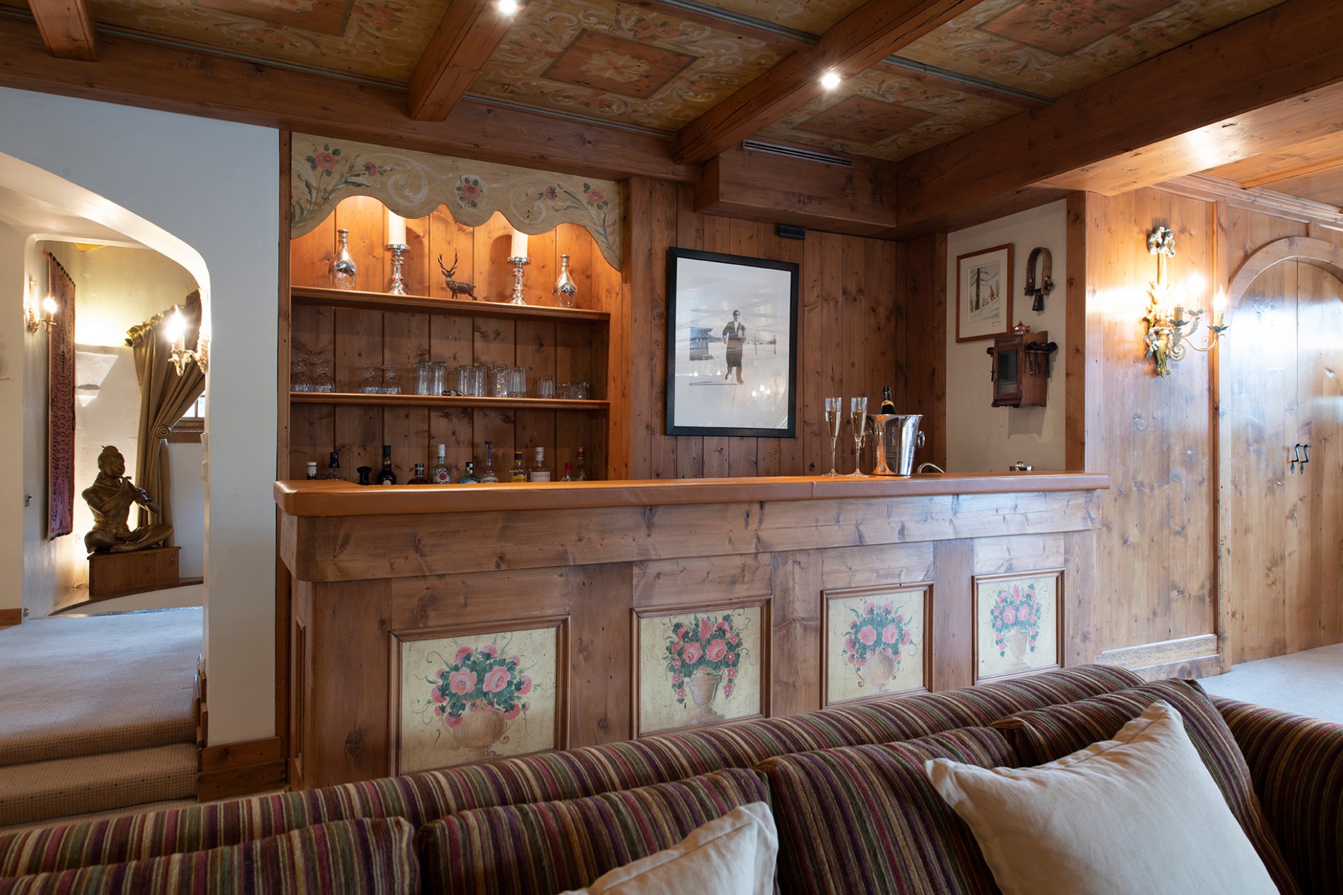 Courchevel 1850 Luxury Rental Chalet Nilia Bar