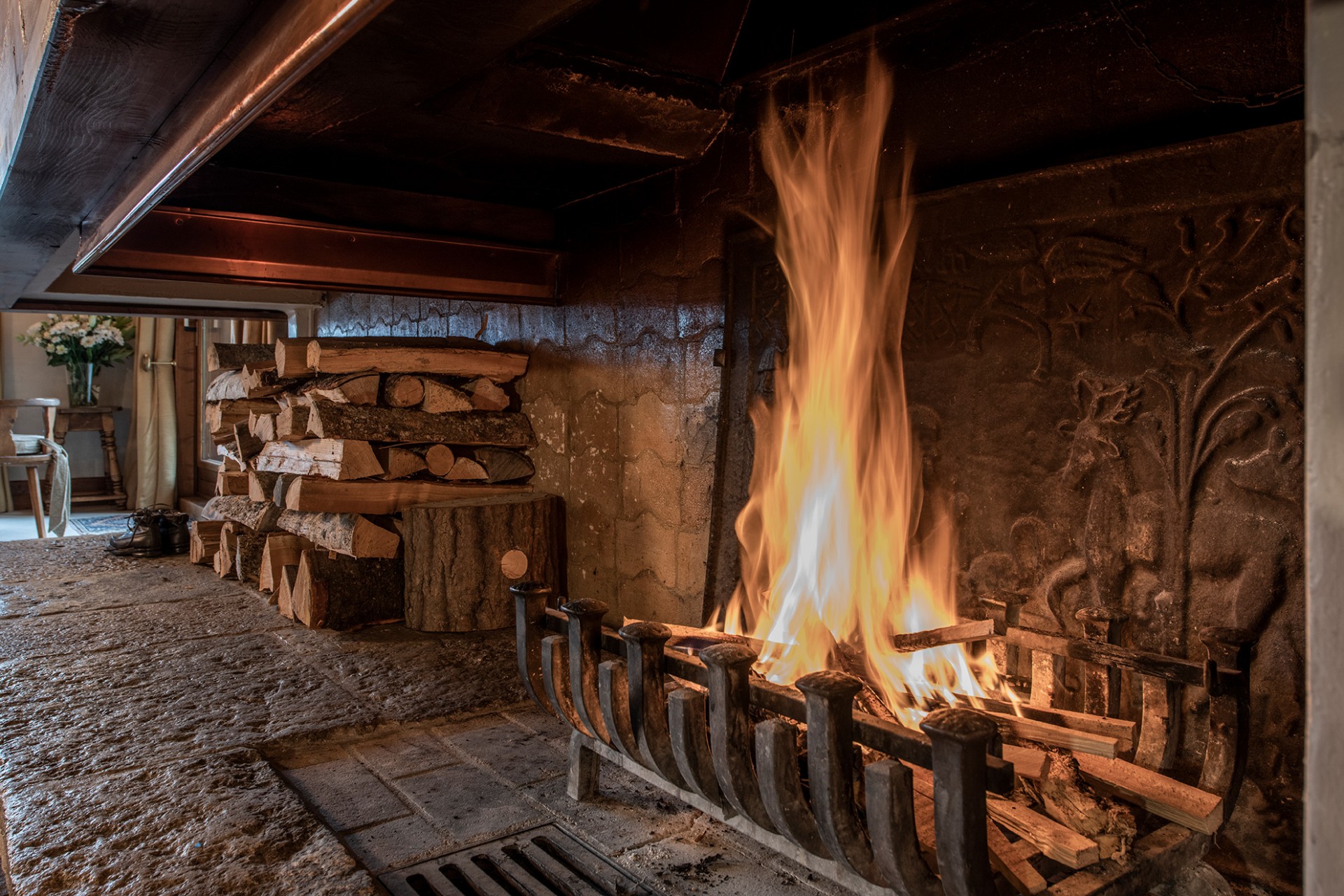 Courchevel 1850 Luxury Rental Chalet Nilia Fireplace