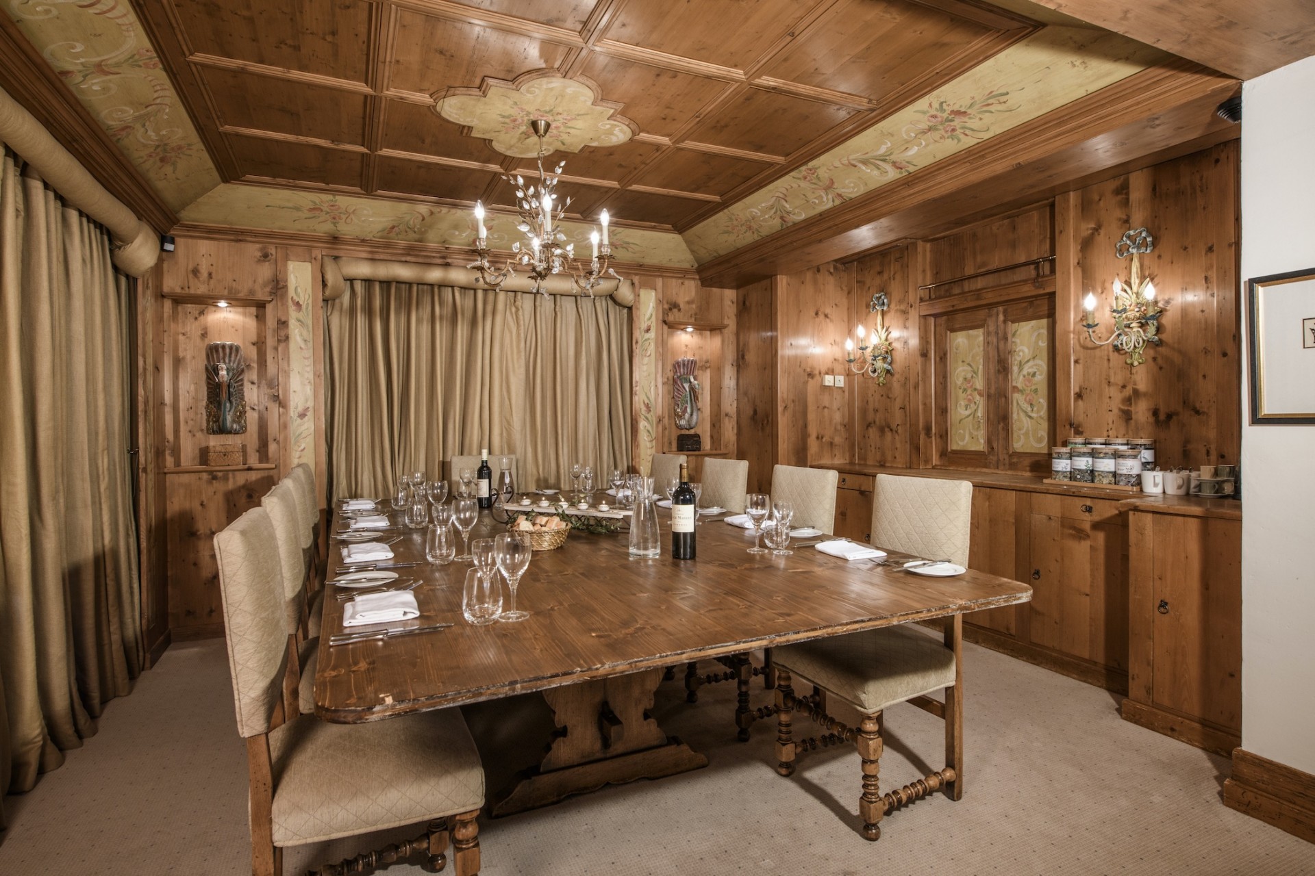 Courchevel 1850 Luxury Rental Chalet Nilia Dining Room 2