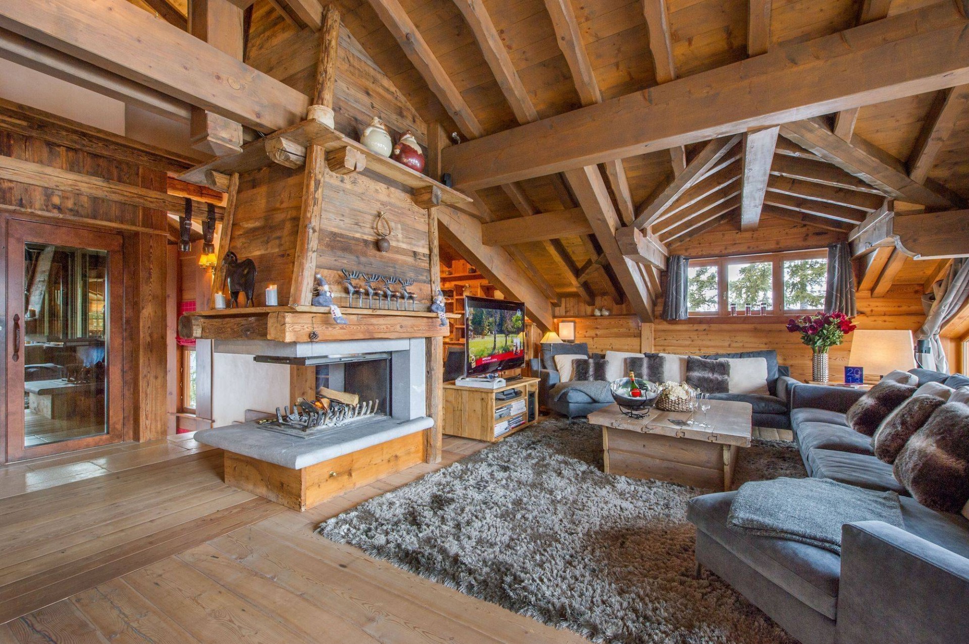 Courchevel 1850 Luxury Rental Chalet Tancoite Living Room 2