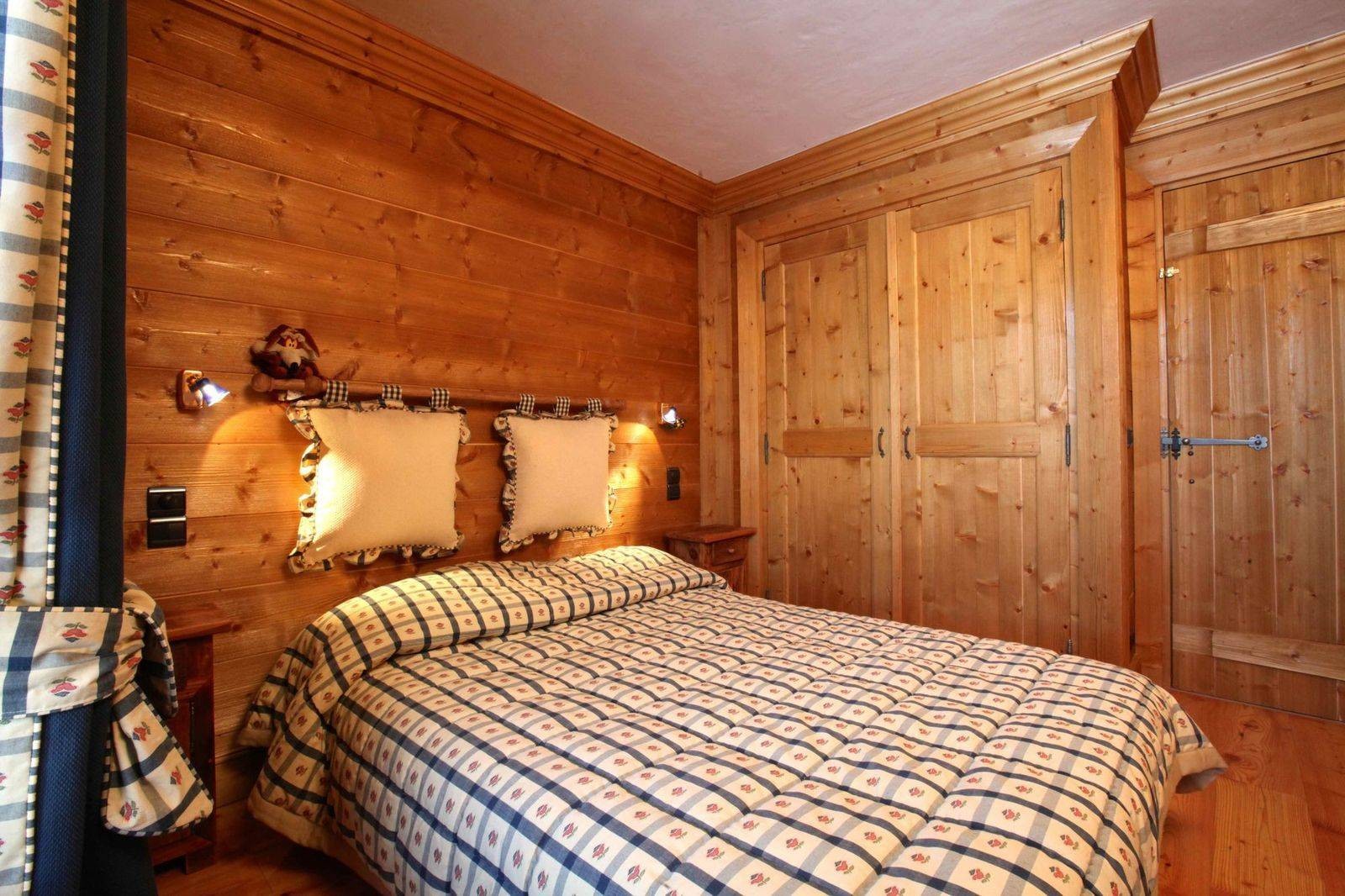 Courchevel 1850 Luxury Rental Chalet Tantalite Bedroom 3