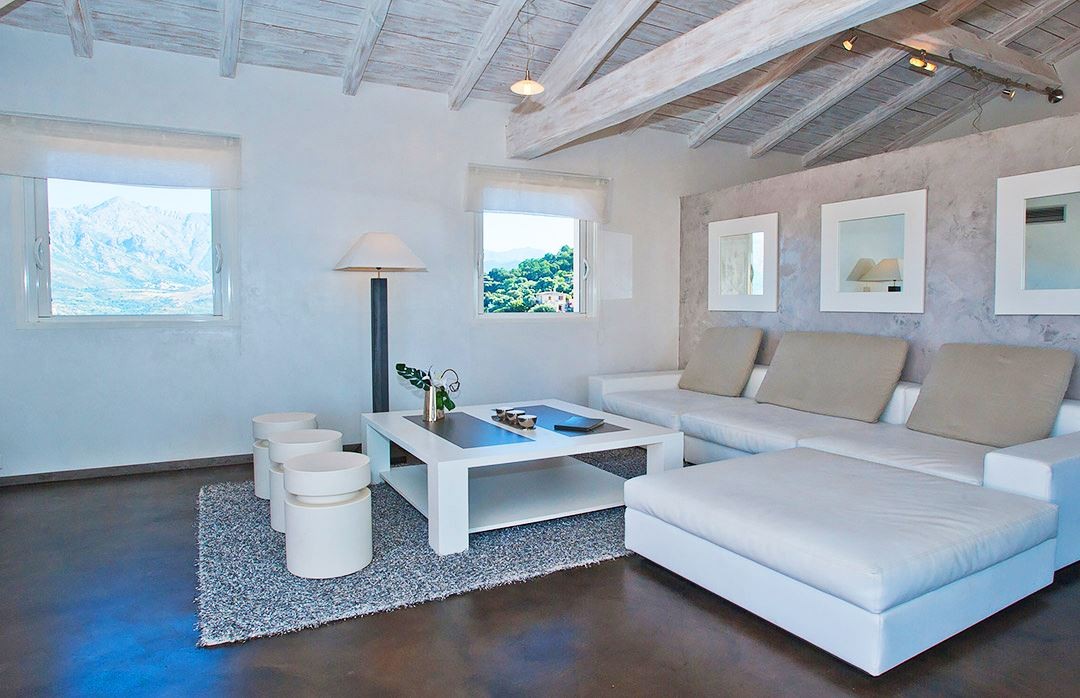 Ile Rousse Location Villa Luxe Summing Salon 1