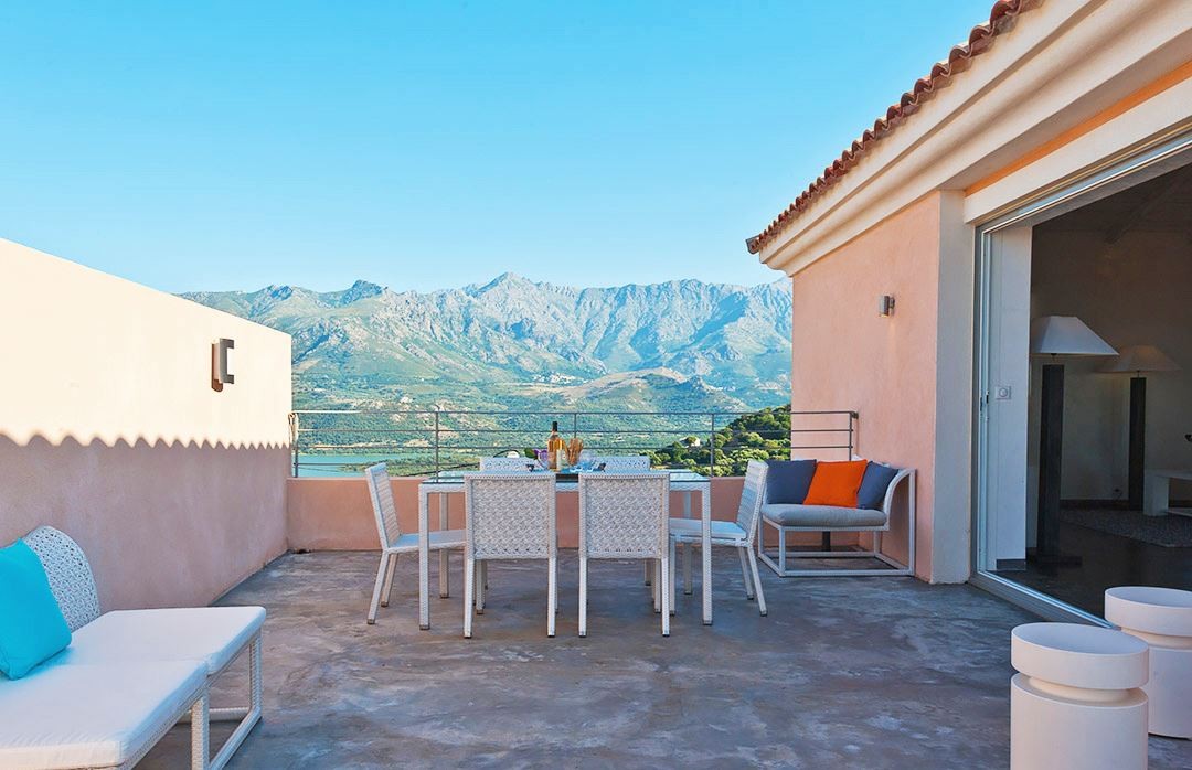 Ile Rousse Location Villa Luxe Summing Table Extérieur