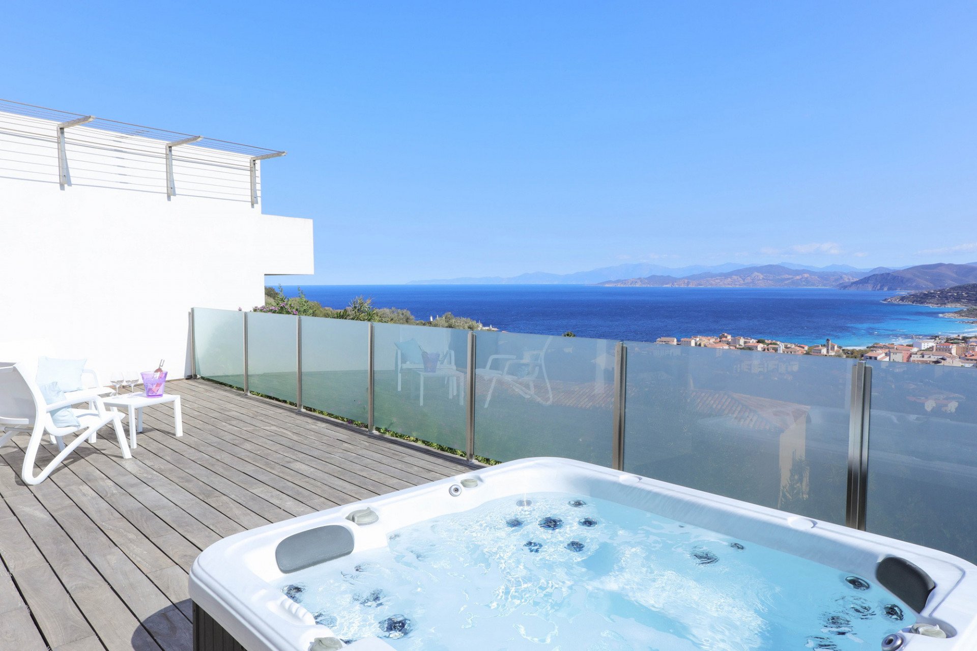 L'ile Rousse Location Villa Luxe Iris Jaune Jacuzzi 