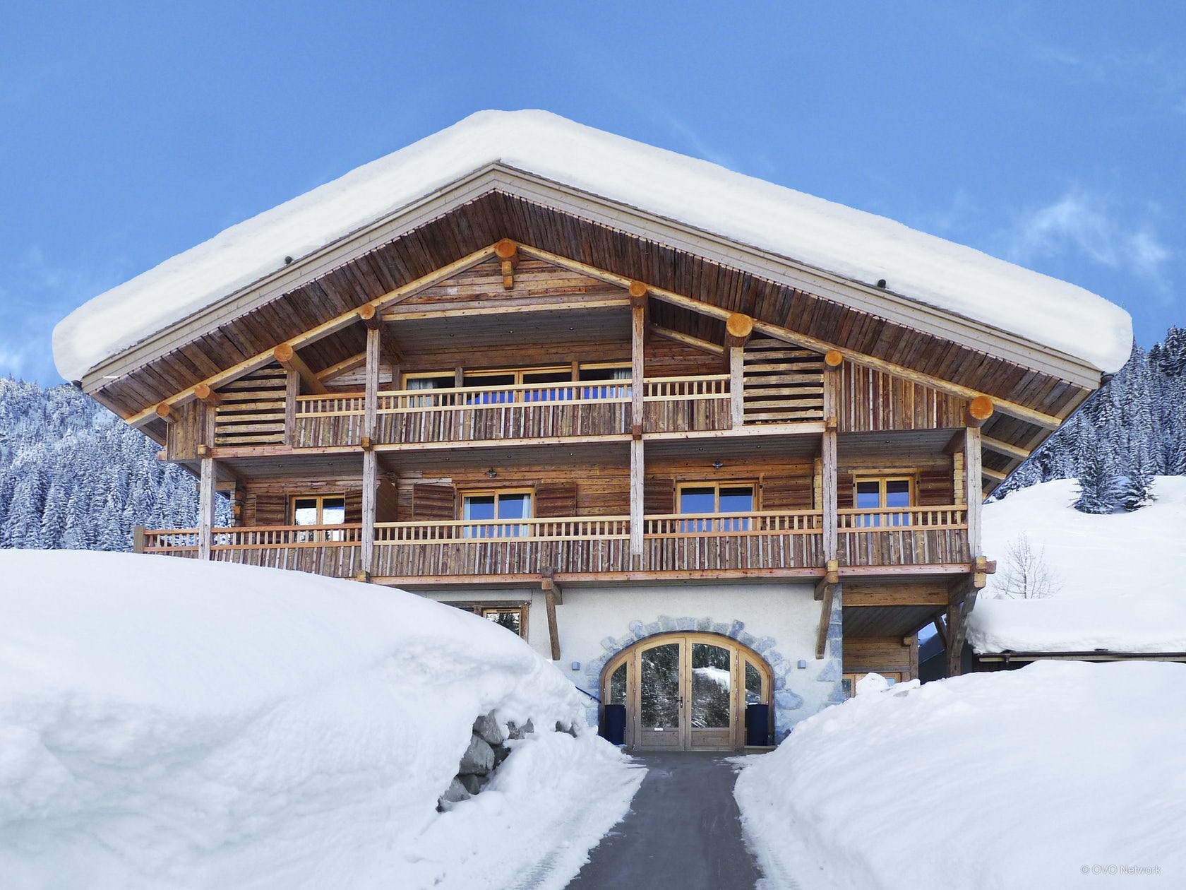 La Clusaz Luxury Rental villa Lawsonite Outside Winter