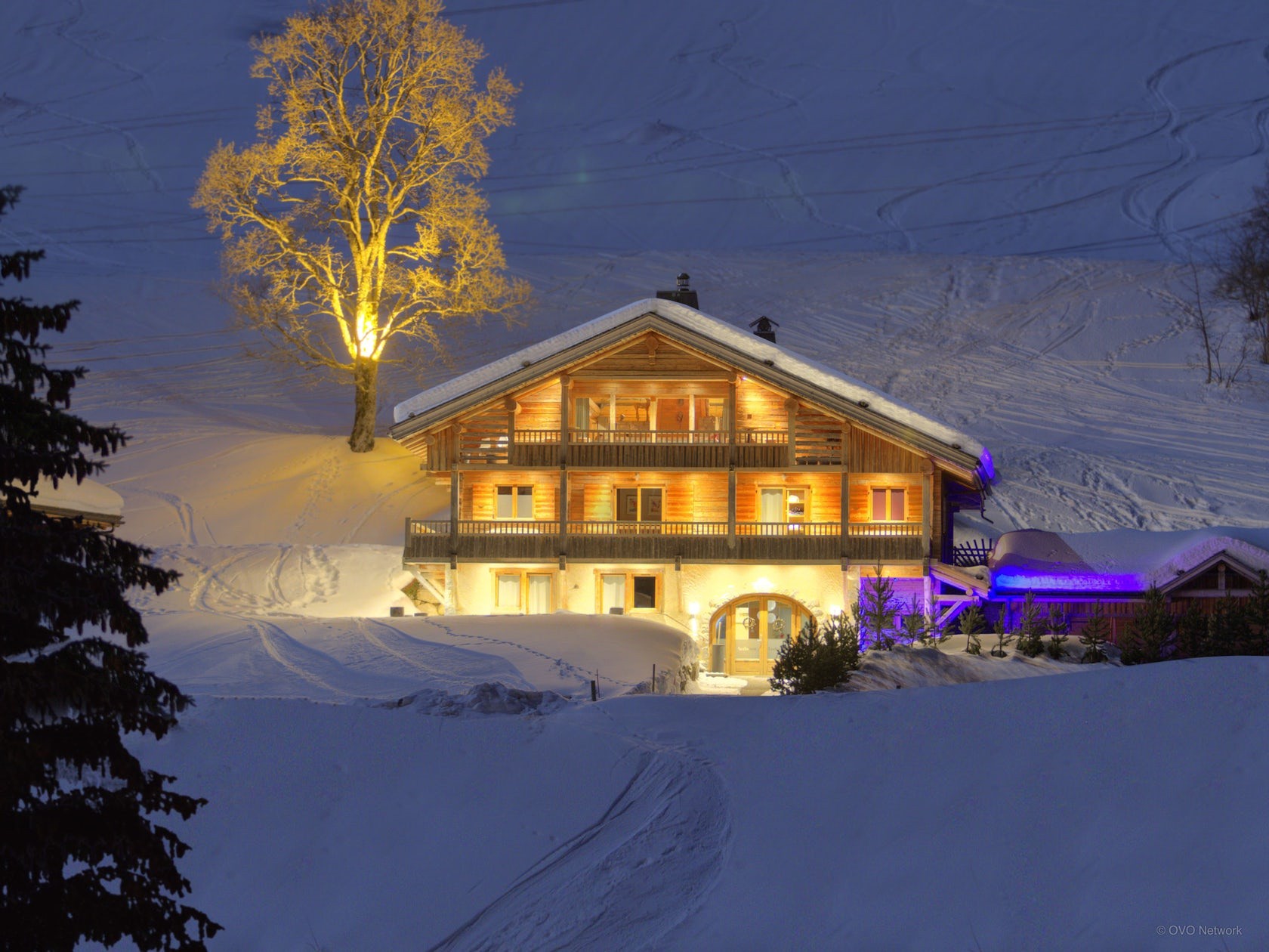 La Clusaz Location Chalet Luxe Lawsonite Exterieur L'Hiver Le Soir