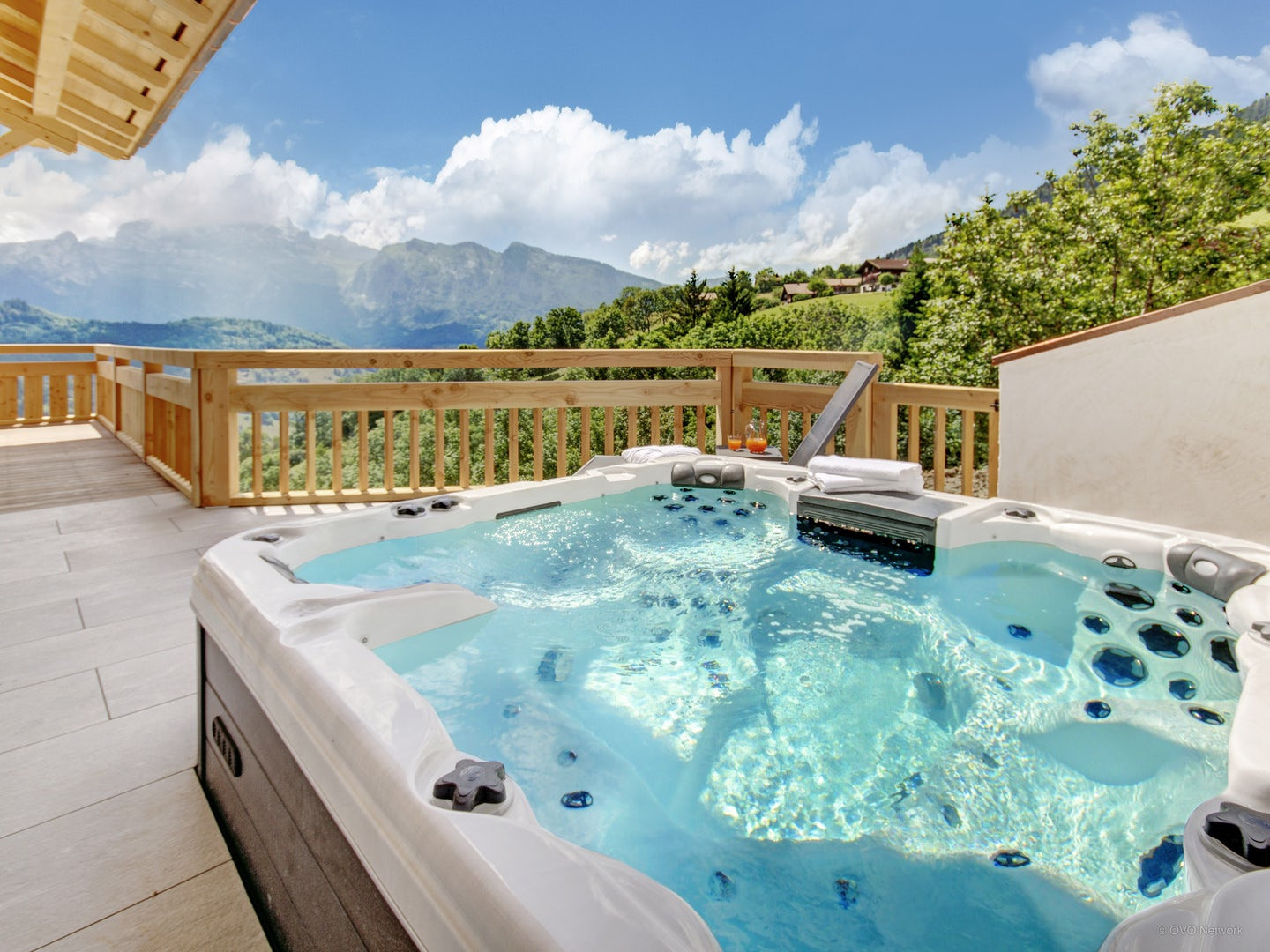 La Clusaz Location Chalet Luxe Leuganou Jacuzzi 