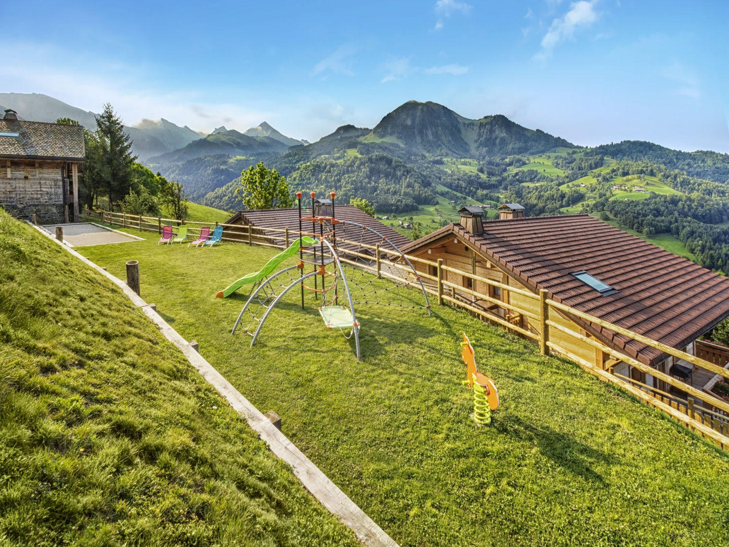 La Clusaz Location Chalet Luxe Leuganou Jardin 