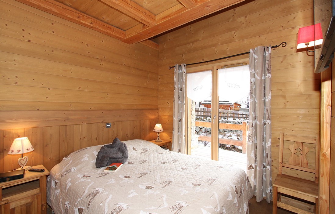 Les Deux Alpes Rental Chalet Luxury Cervantite Bedroom 2