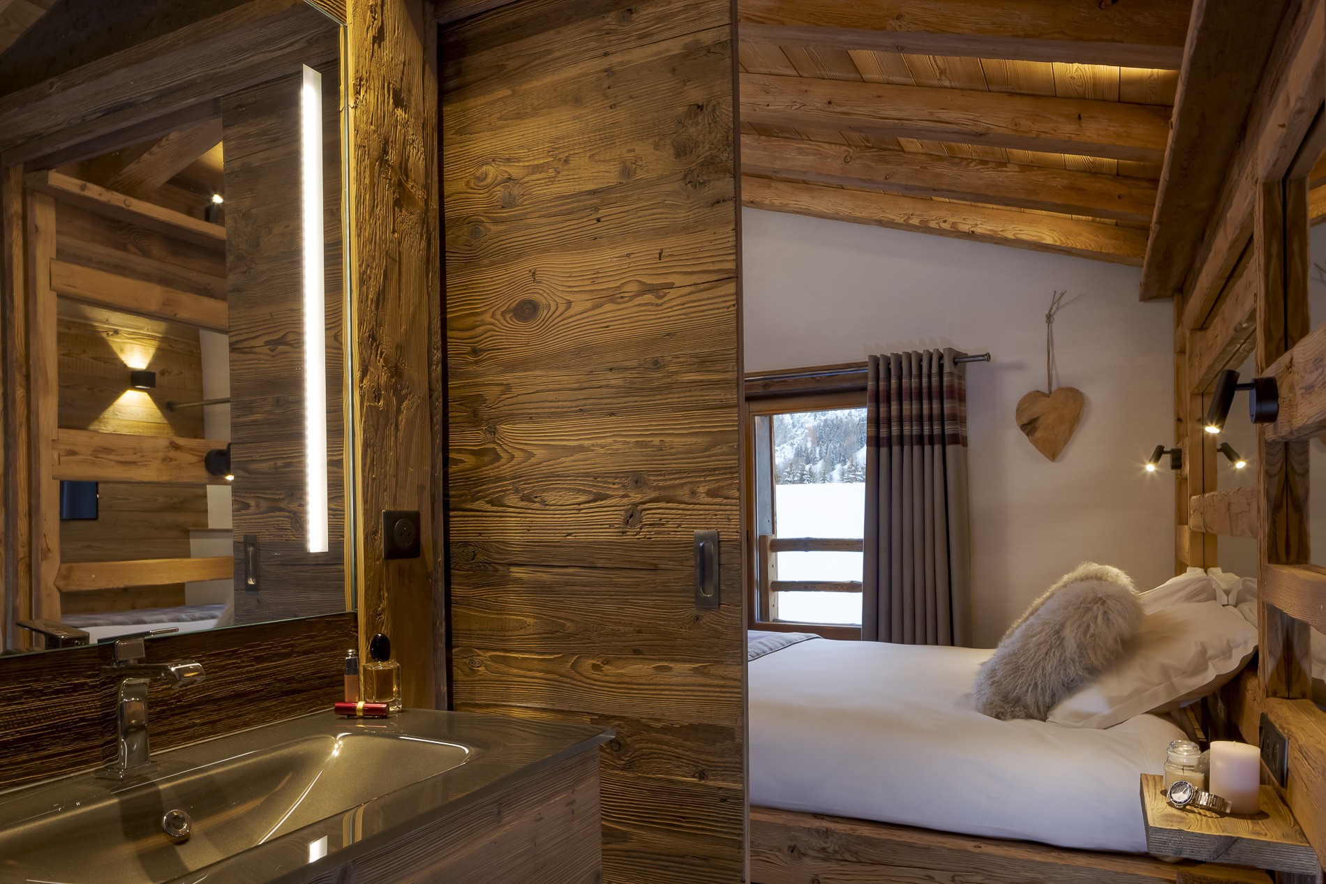 Les Deux Alpes Luxury Rental Chalet Cervantute Ensuite Bedroom 2