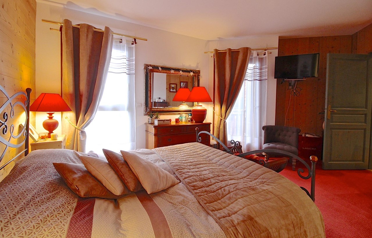 Les Deux Alpes Luxury Rental Chalet Wallomite Bedroom 3
