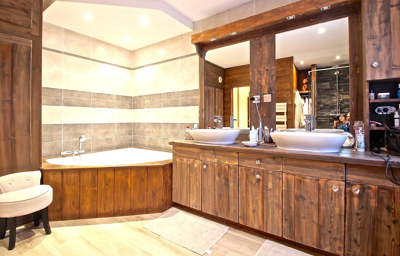 Les Deux Alpes Luxury Rental Chalet Wallomite Bathroom