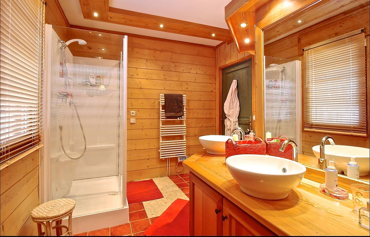 Les Deux Alpes Luxury Rental Chalet Wallomite Shower Room 2