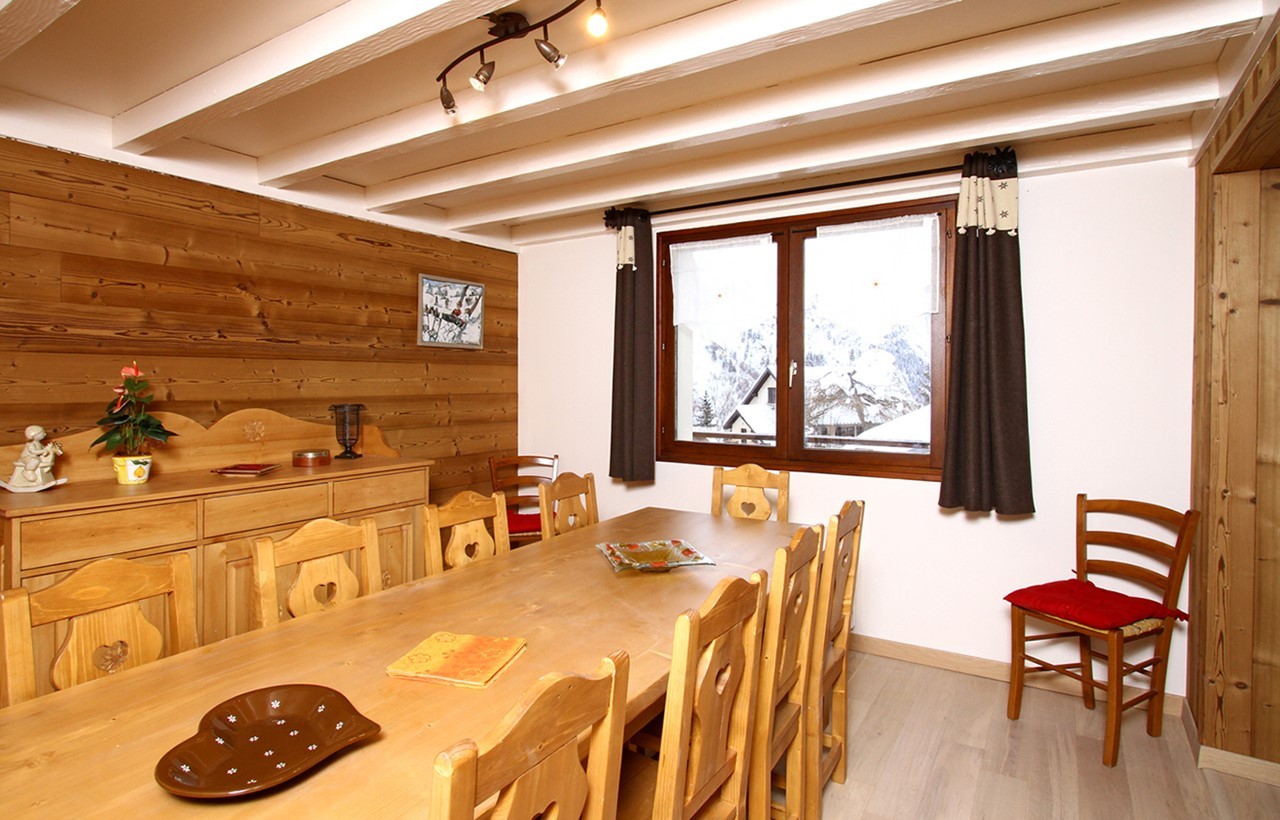 Les Deux Alpes Luxury Rental Chalet Wilsonite Dinning Room