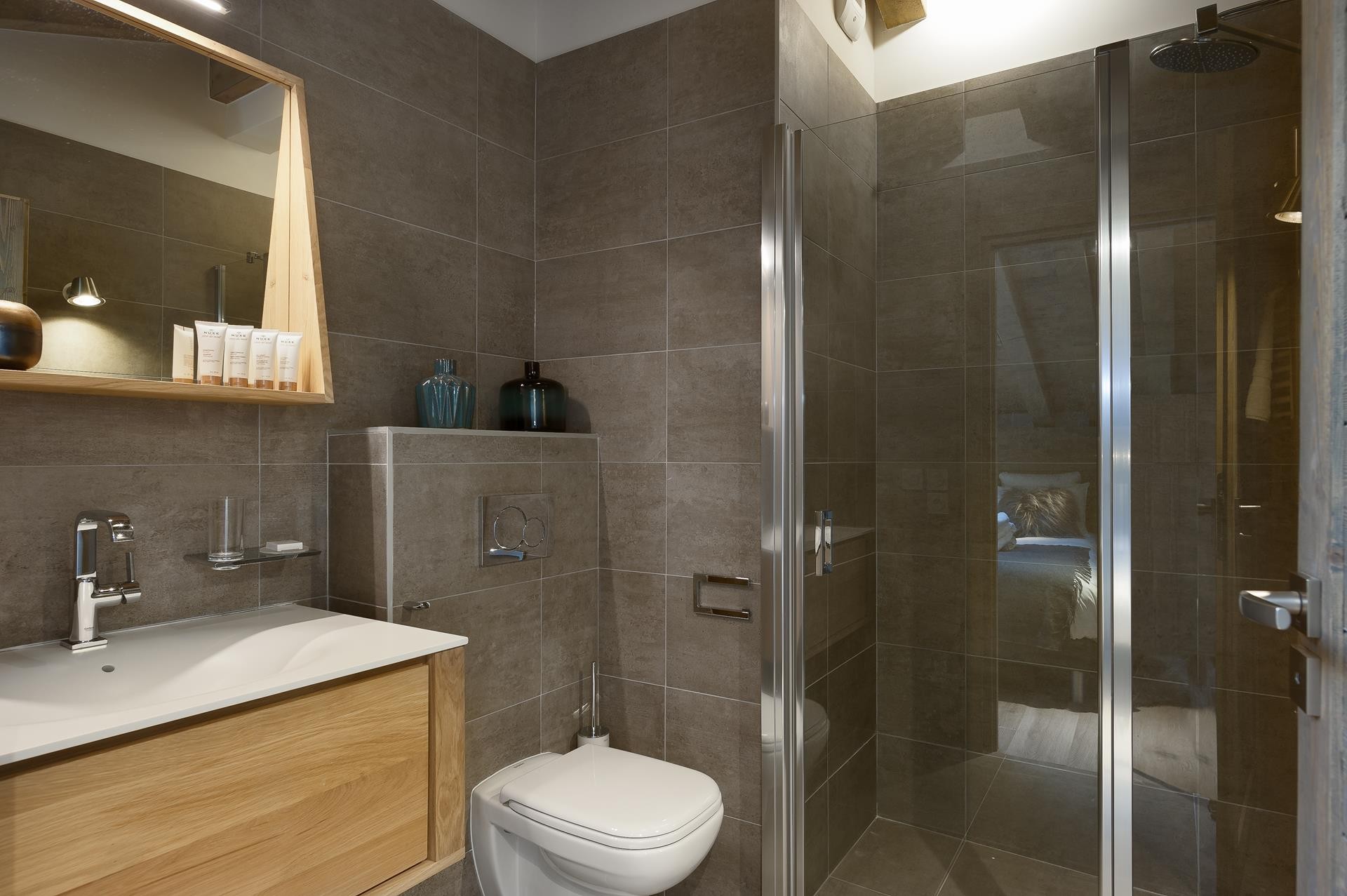 Les Gets Luxury Rental Appartment Ancolie Bathroom 2